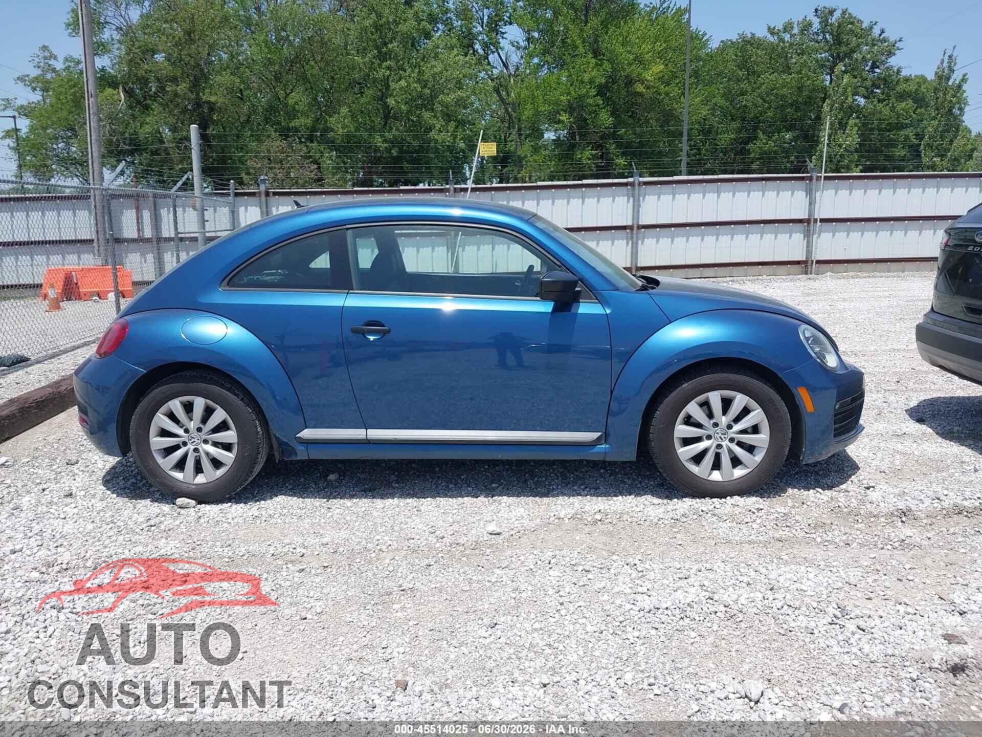 VOLKSWAGEN BEETLE 2017 - 3VWF17AT7HM628054