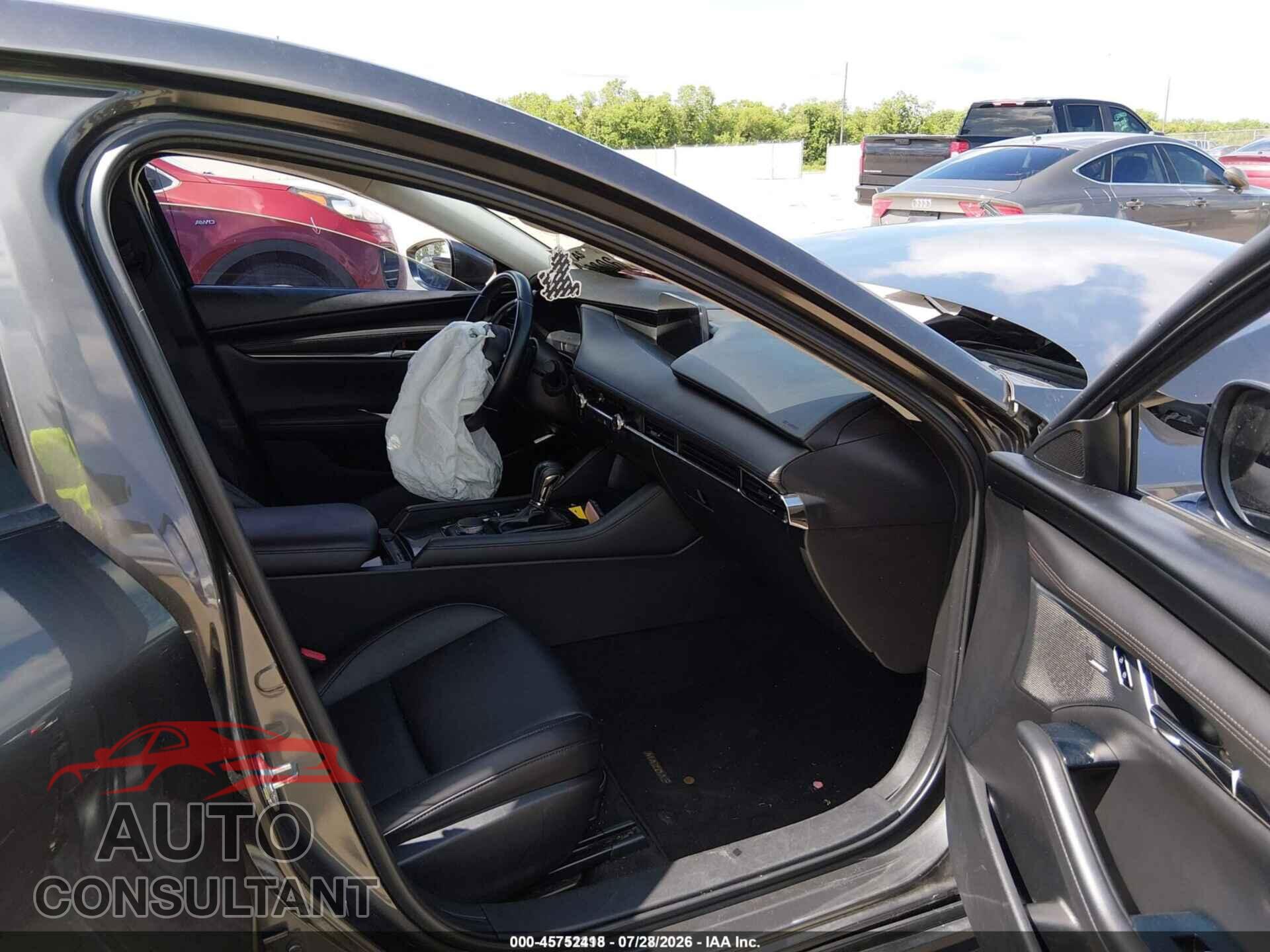 MAZDA MAZDA3 2019 - JM1BPBDM8K1133177