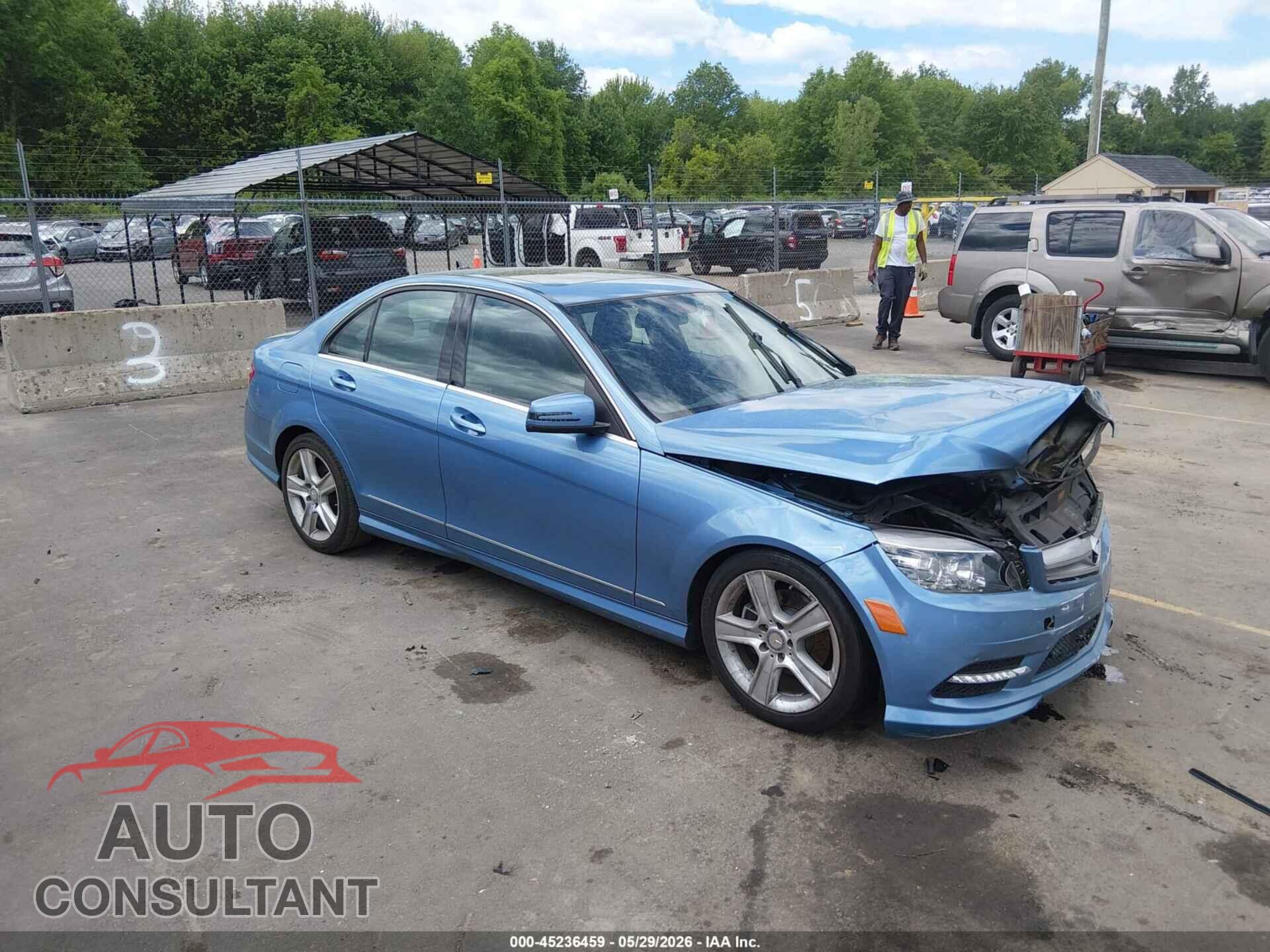 MERCEDES-BENZ C 300 2011 - WDDGF8BB4BR174989