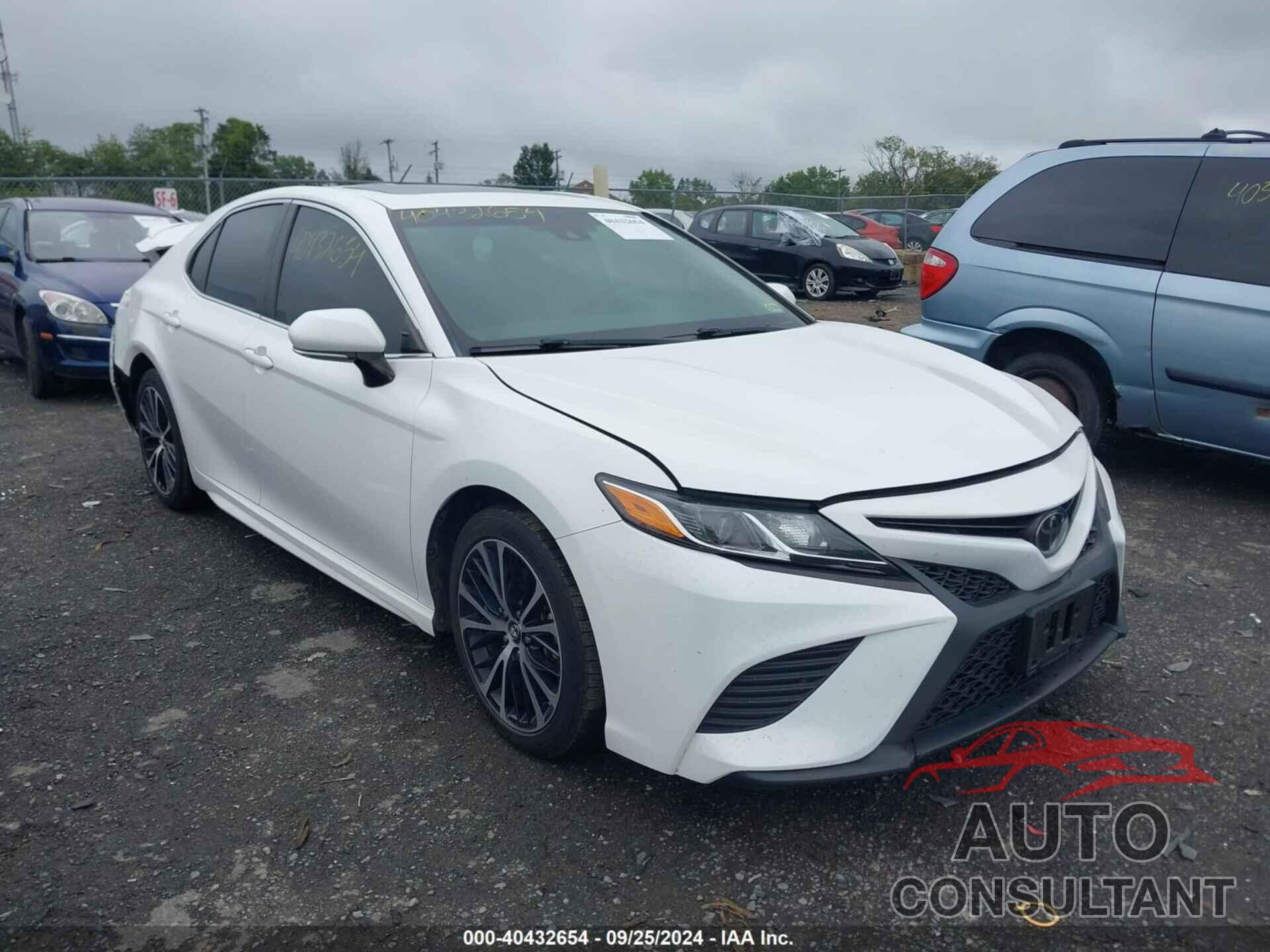 TOYOTA CAMRY 2018 - 4T1B11HK5JU569689