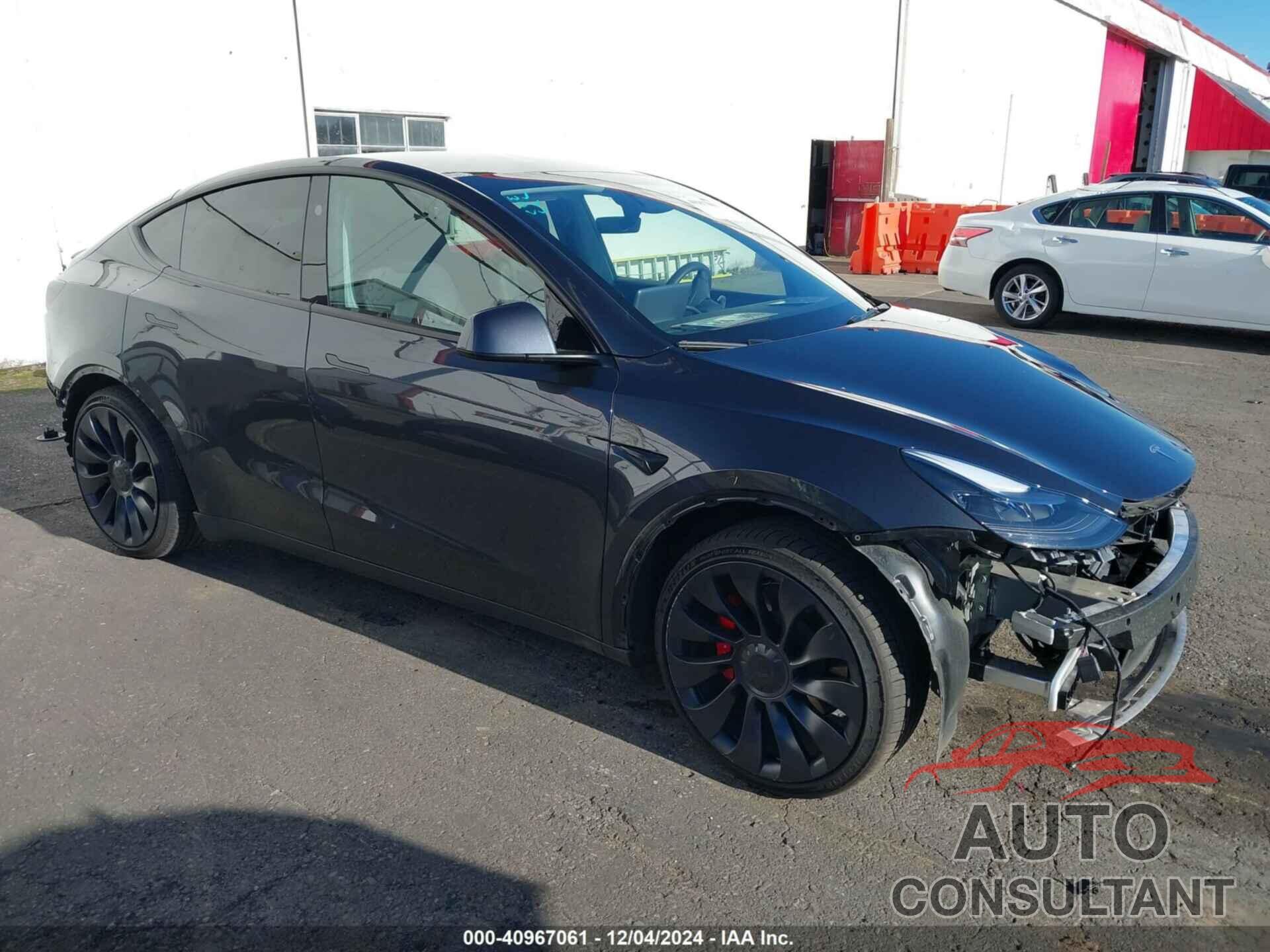 TESLA MODEL Y 2024 - 7SAYGDEF7RF047739