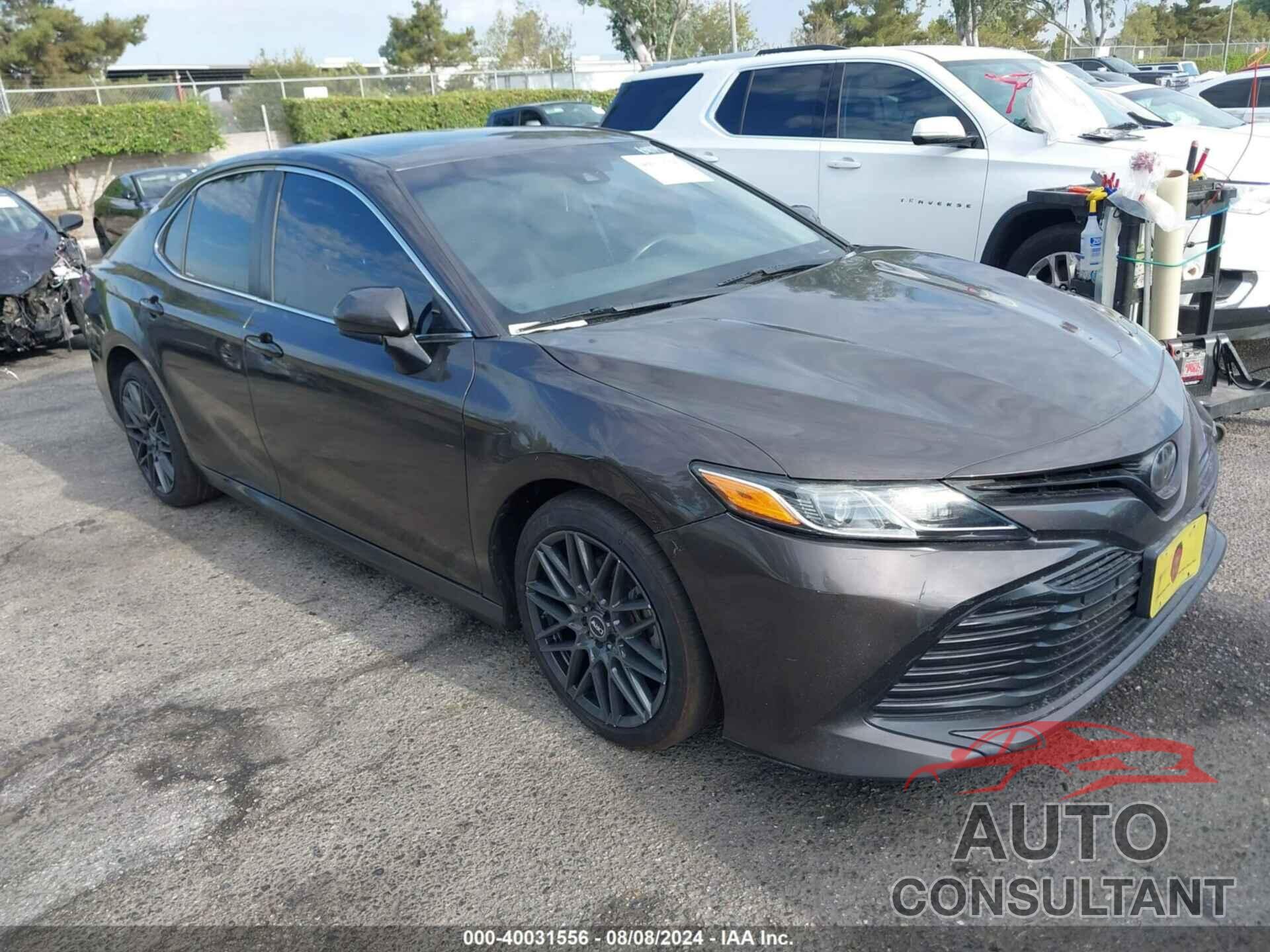 TOYOTA CAMRY 2018 - 4T1B11HK2JU507957