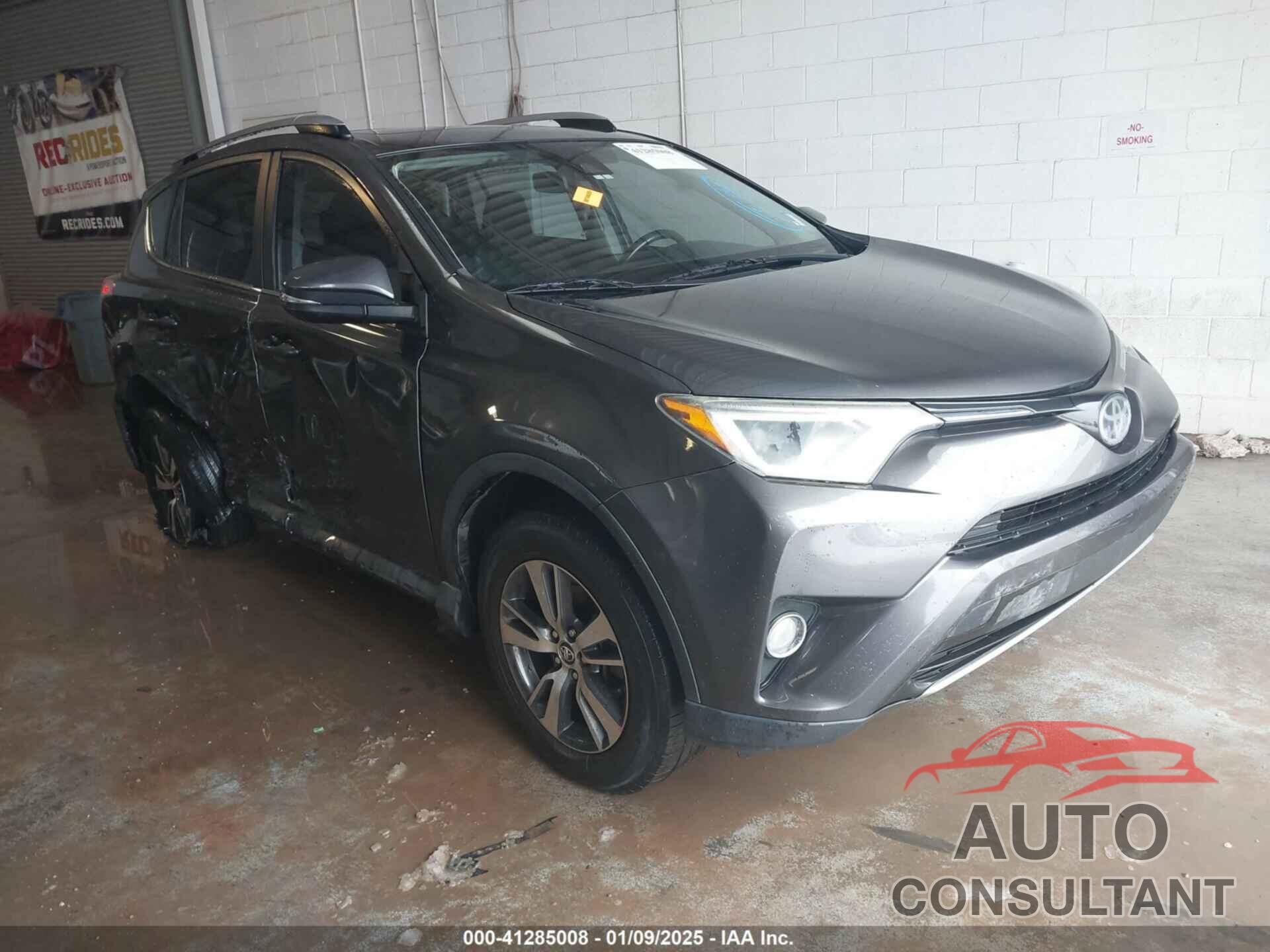 TOYOTA RAV4 2017 - JTMWFREV7HJ705272