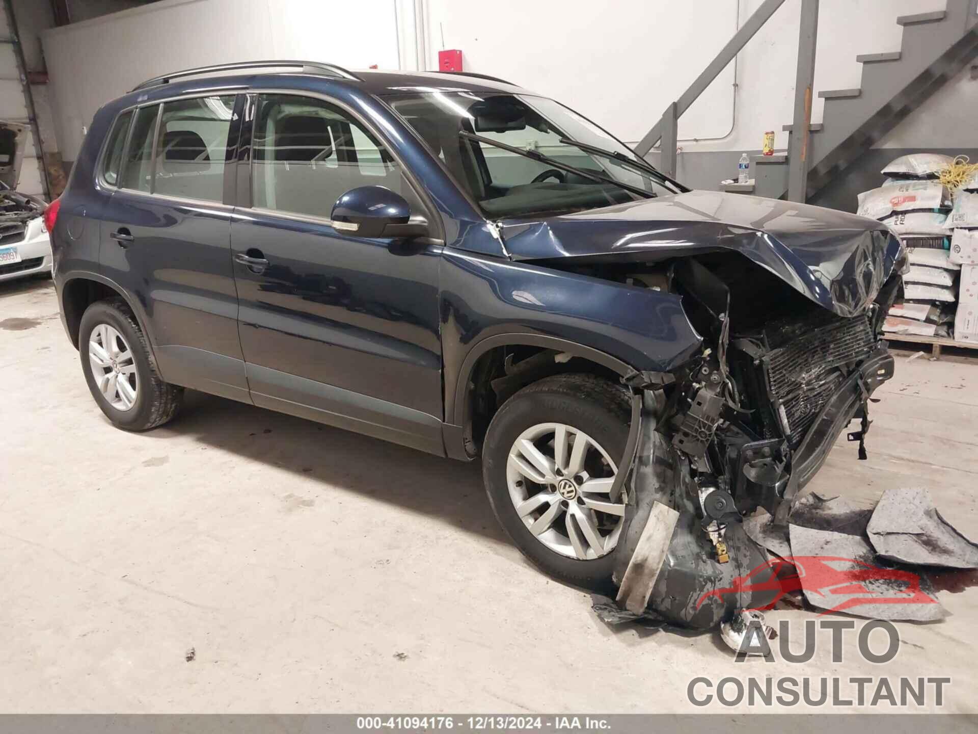 VOLKSWAGEN TIGUAN 2016 - WVGBV7AX4GW588521