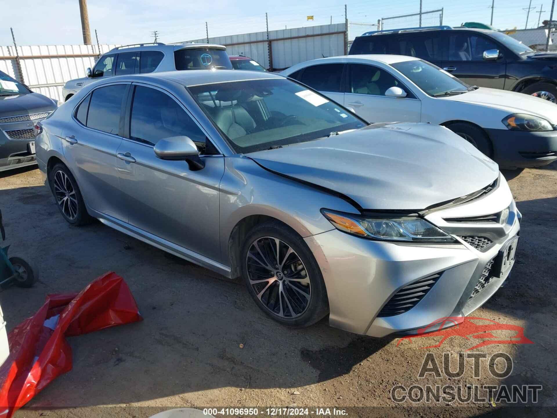 TOYOTA CAMRY 2018 - 4T1B11HK1JU109056