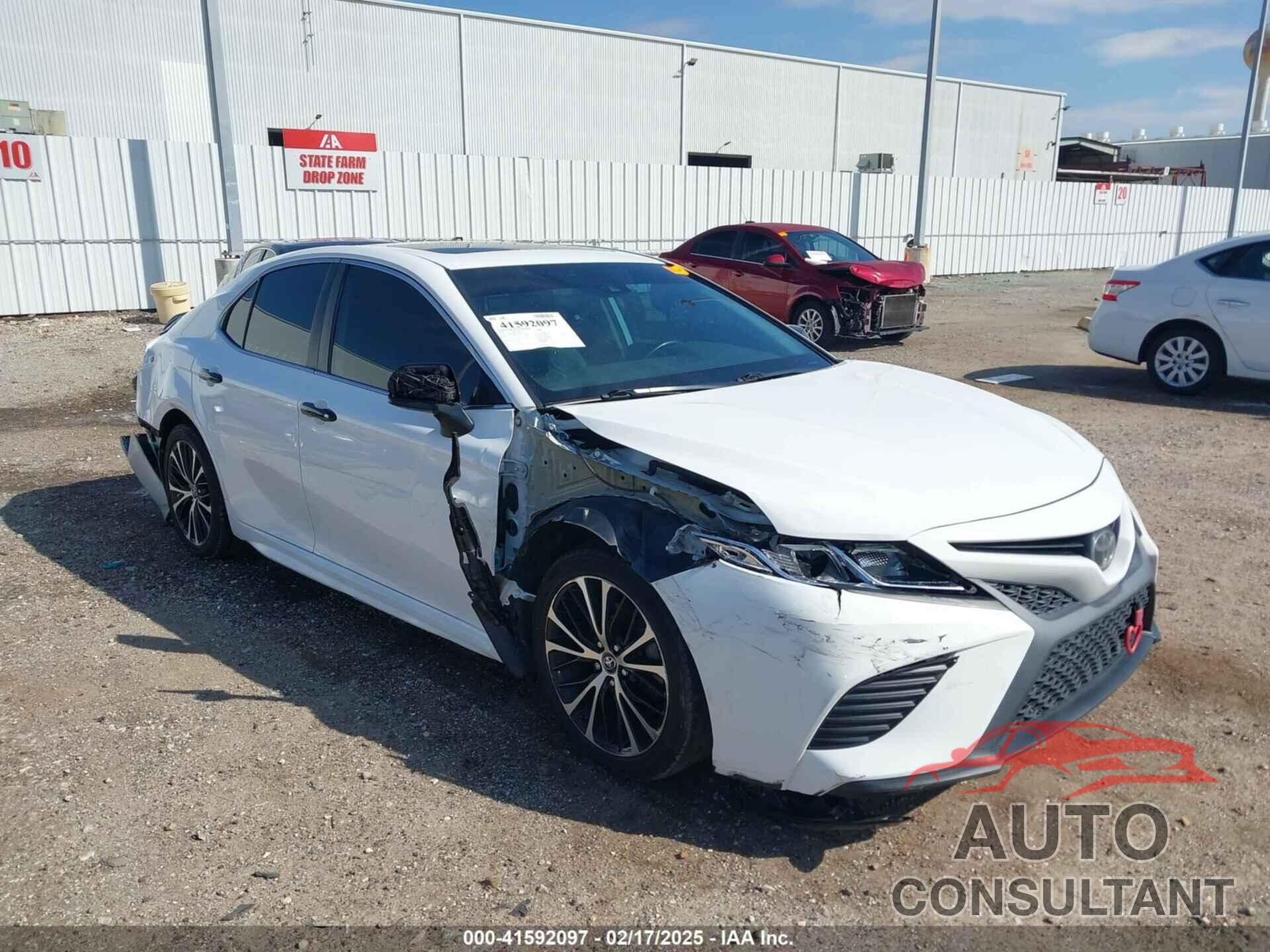 TOYOTA CAMRY 2019 - 4T1B11HK1KU164222