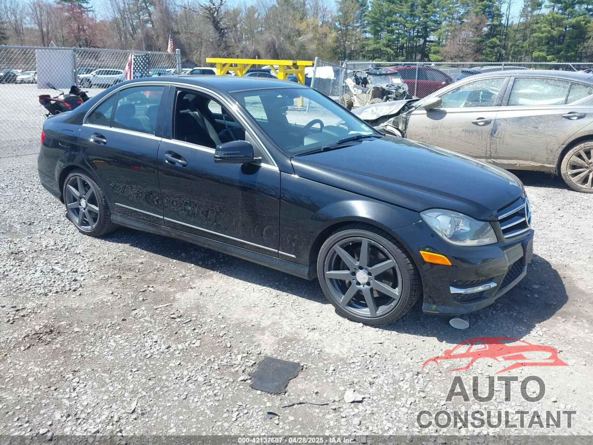 MERCEDES-BENZ C 300 2014 - WDDGF8AB3EG232950