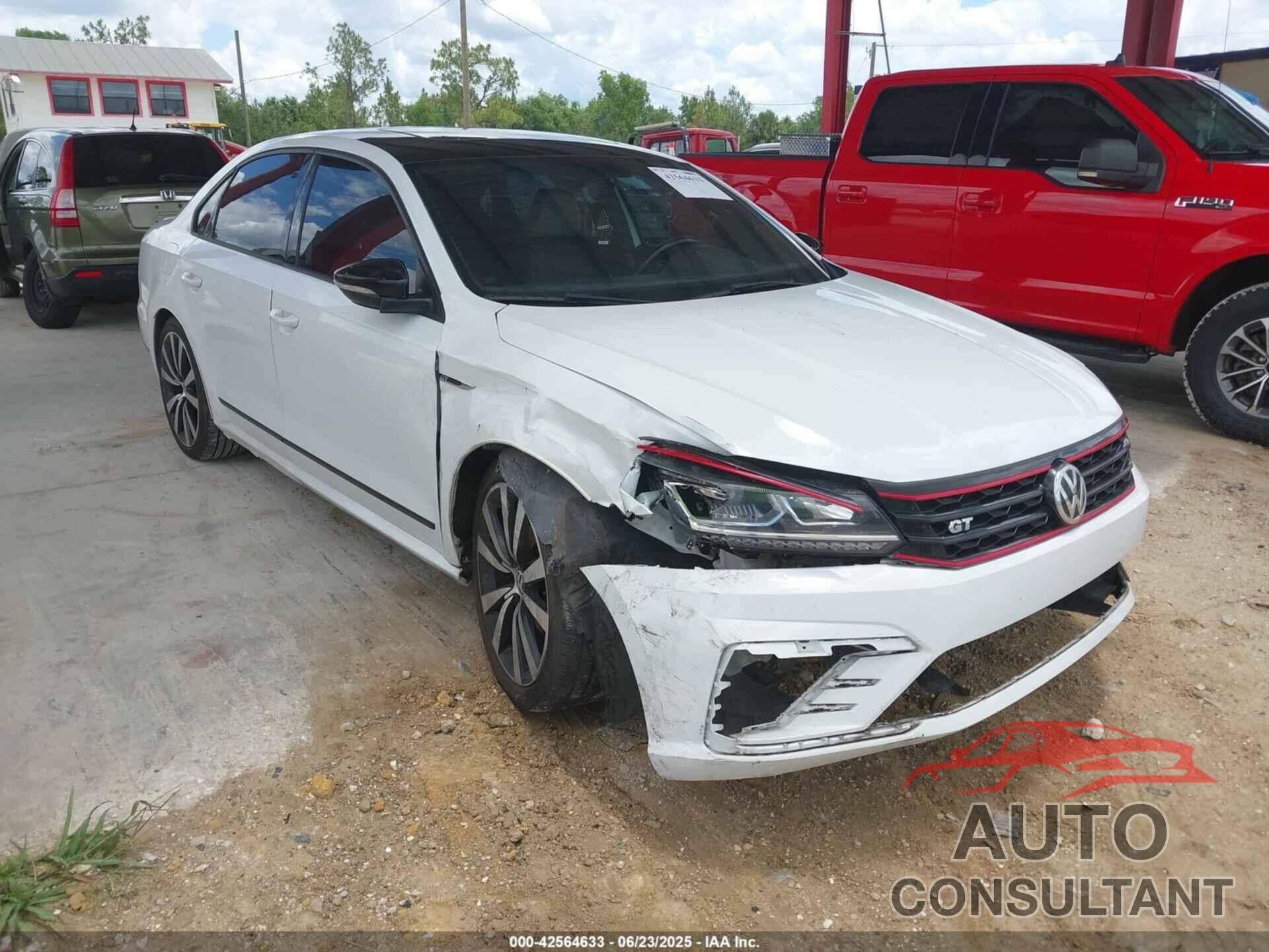 VOLKSWAGEN PASSAT 2018 - 1VWJM7A36JC050330