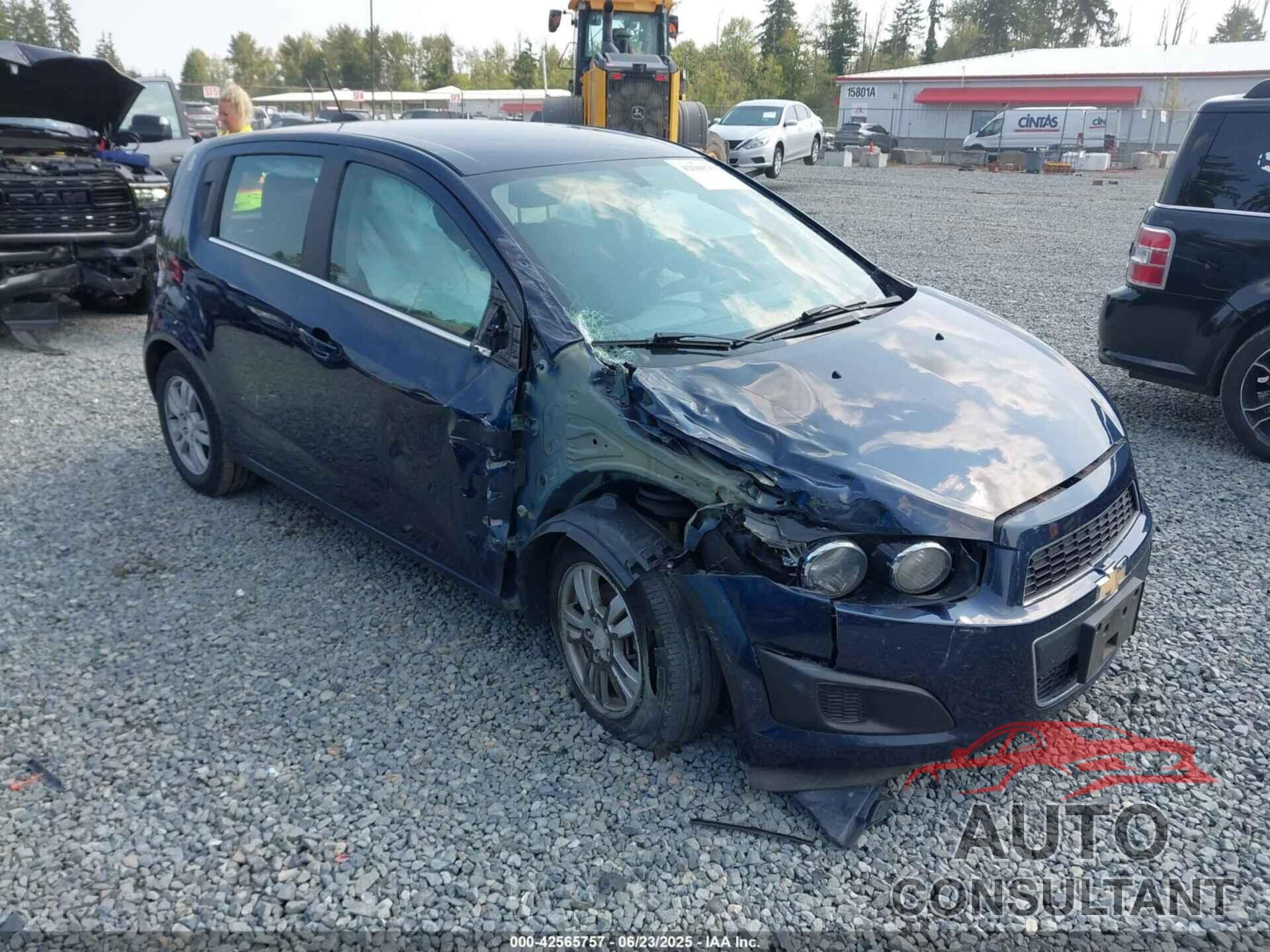 CHEVROLET SONIC 2015 - 1G1JC6SG2F4220307