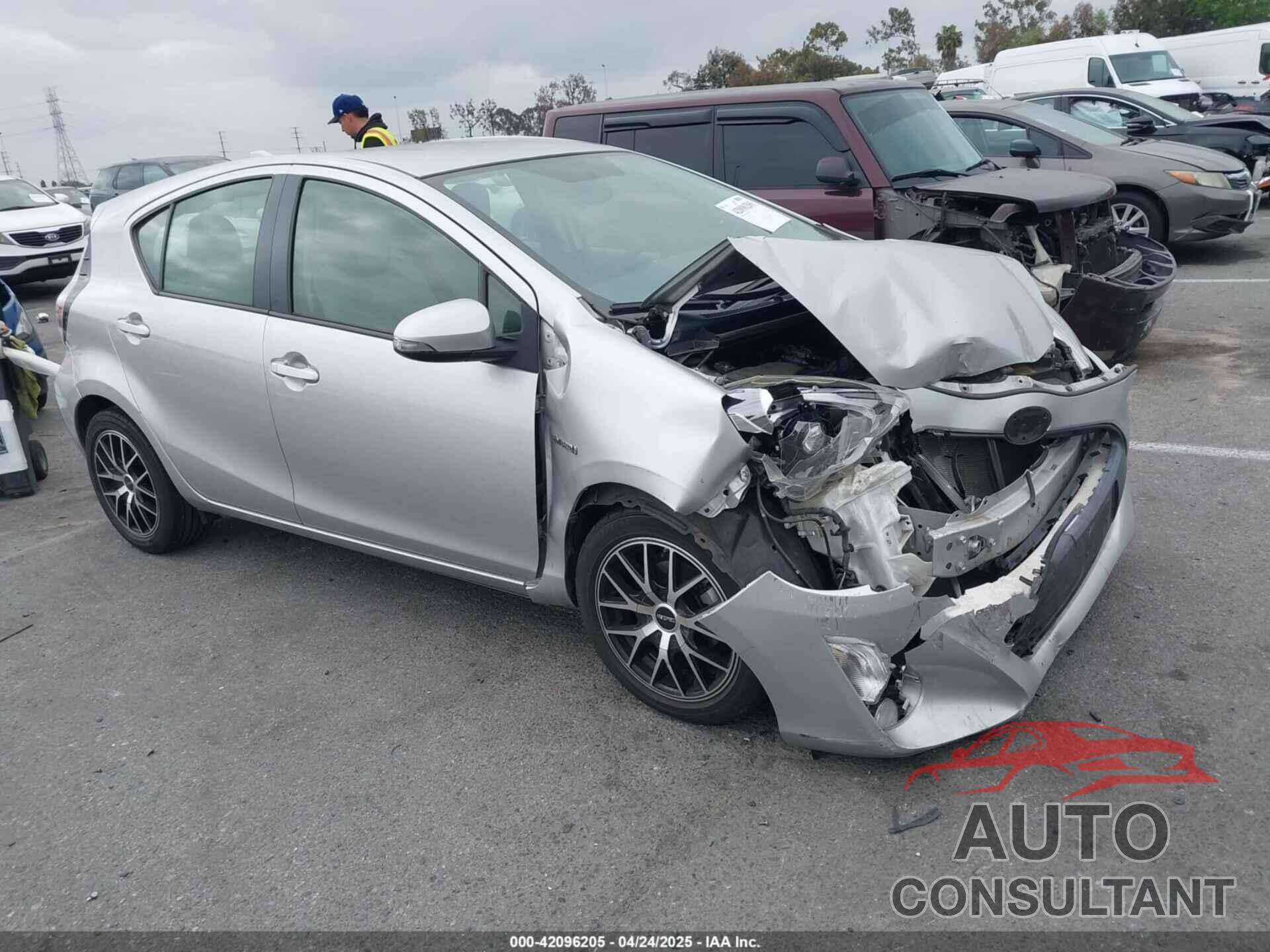 TOYOTA PRIUS C 2015 - JTDKDTB39F1090659