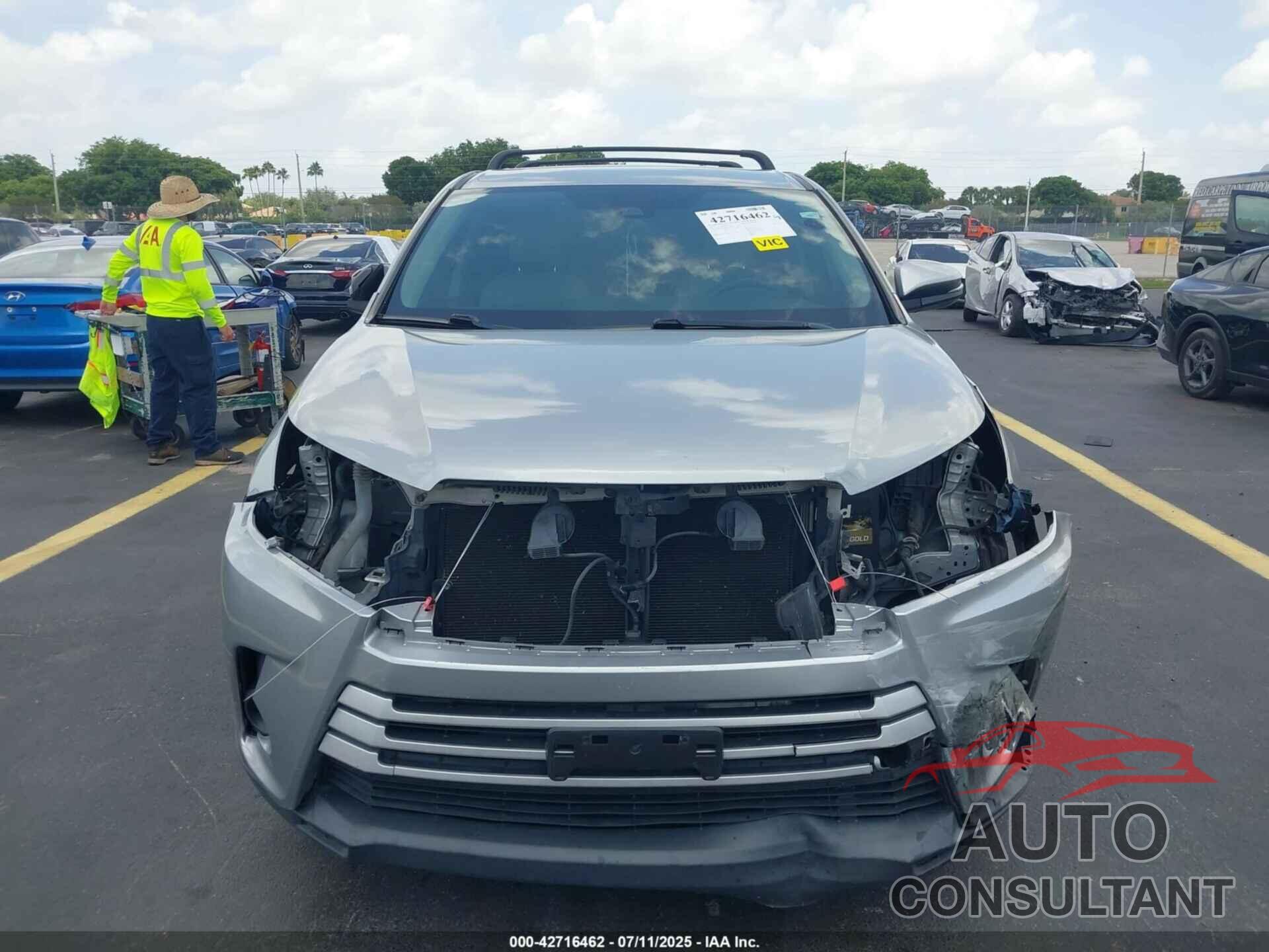 TOYOTA HIGHLANDER 2017 - 5TDZARFH1HS030302