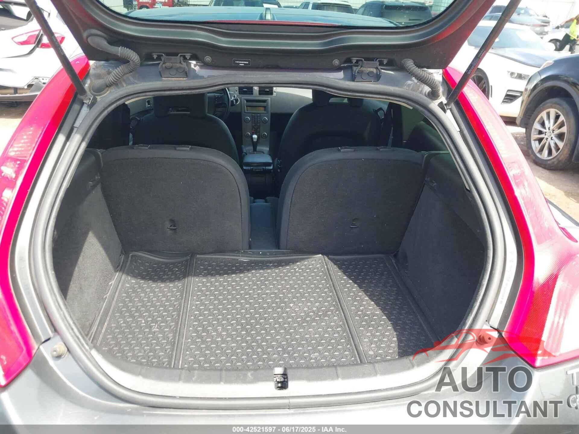 VOLVO C30 2013 - YV1672MK0D2305032