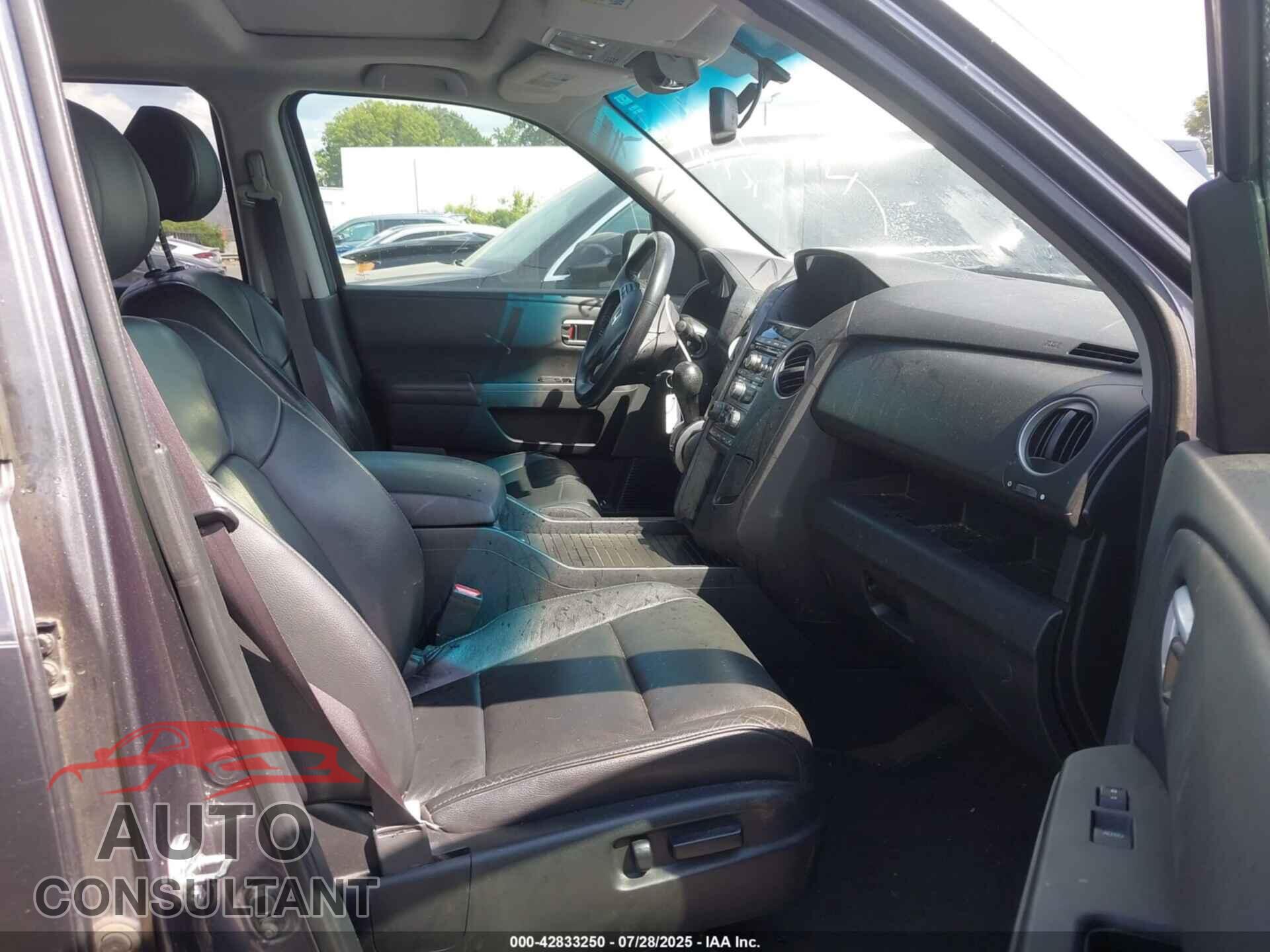HONDA PILOT 2015 - 5FNYF4H52FB061997