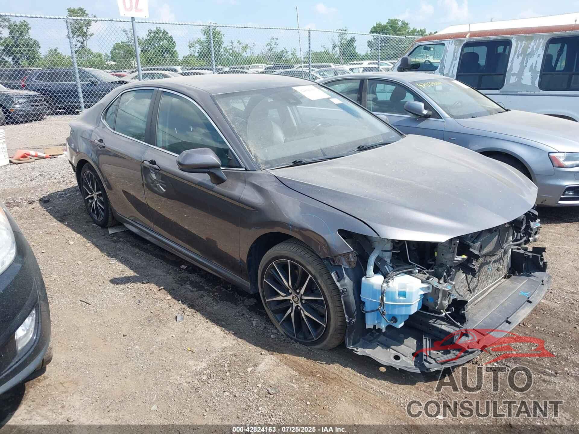 TOYOTA CAMRY 2021 - 4T1G11AKXMU411028