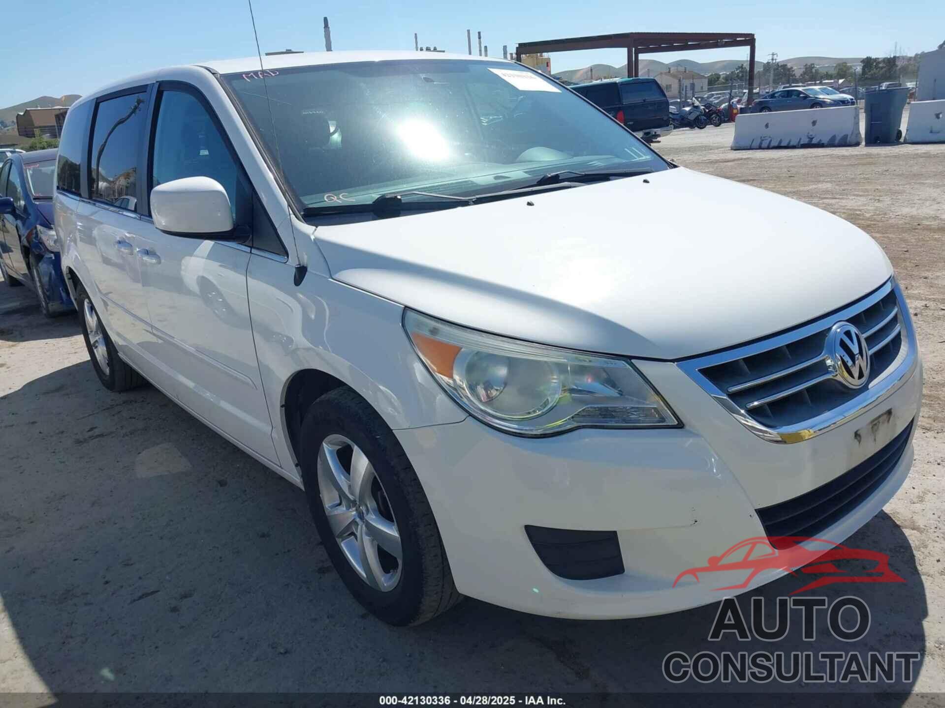 VOLKSWAGEN ROUTAN 2010 - 2V4RW3D10AR294667