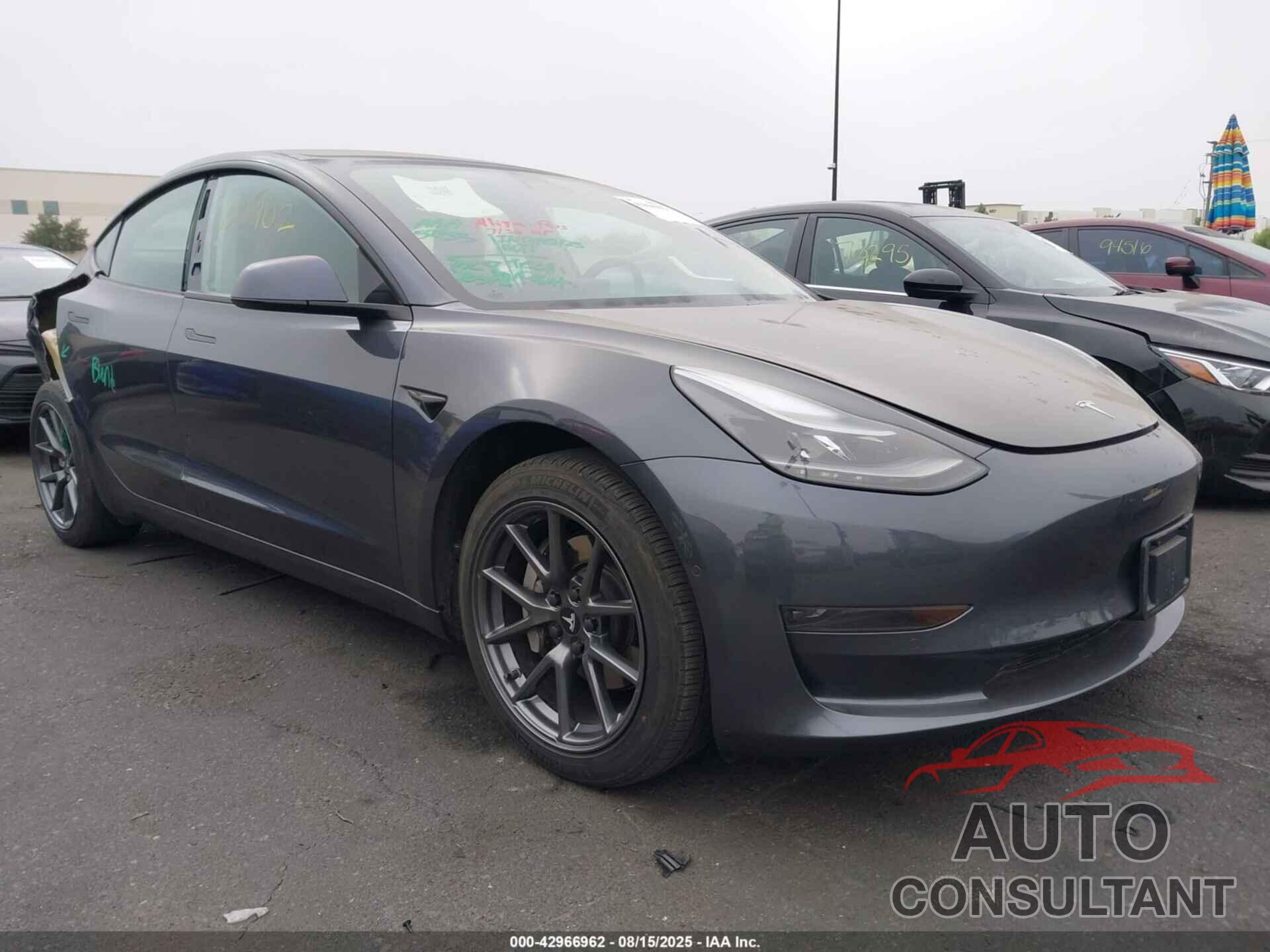 TESLA MODEL 3 2021 - 5YJ3E1EA1MF052590