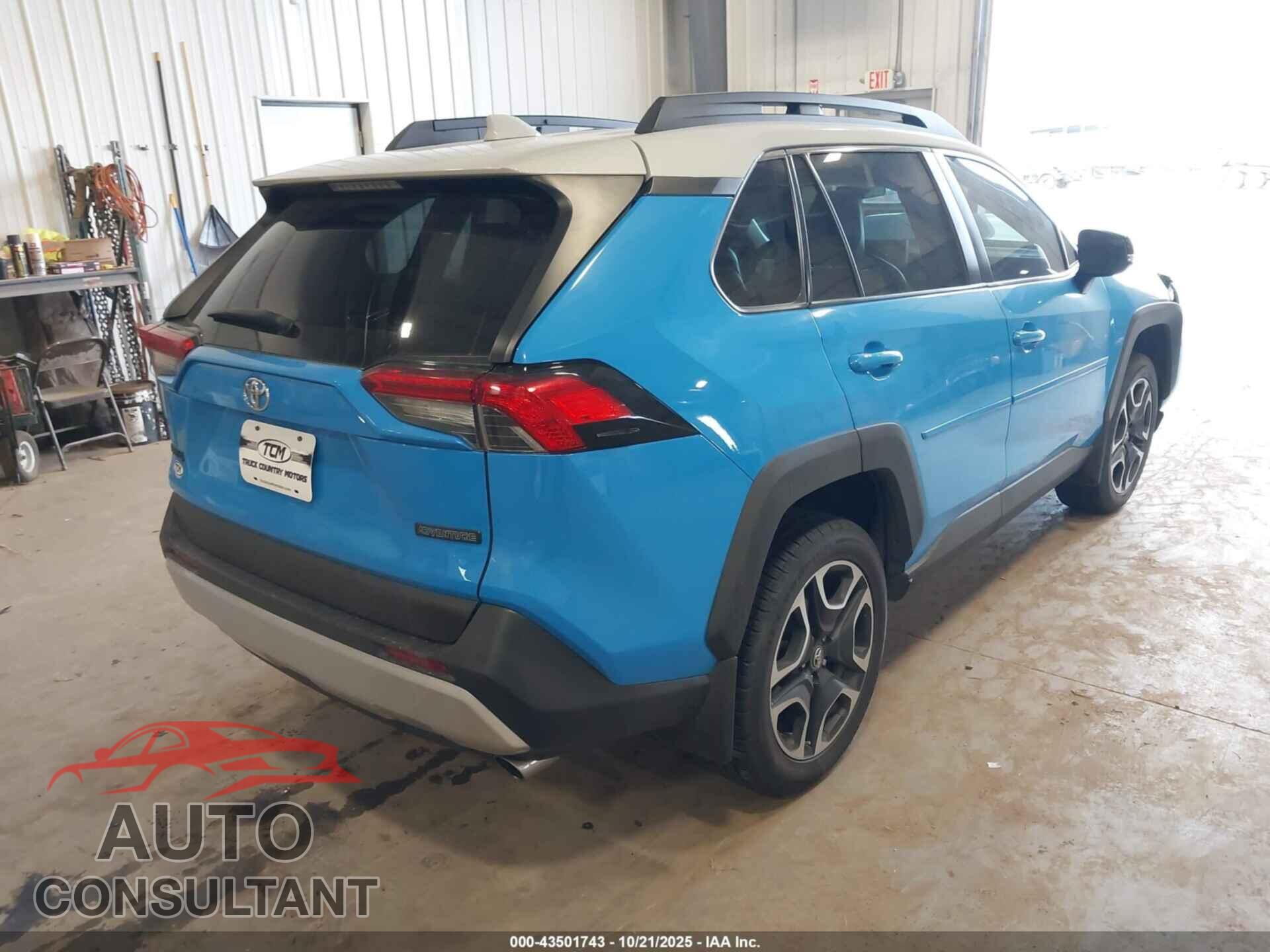TOYOTA RAV4 2019 - 2T3J1RFV3KC044275