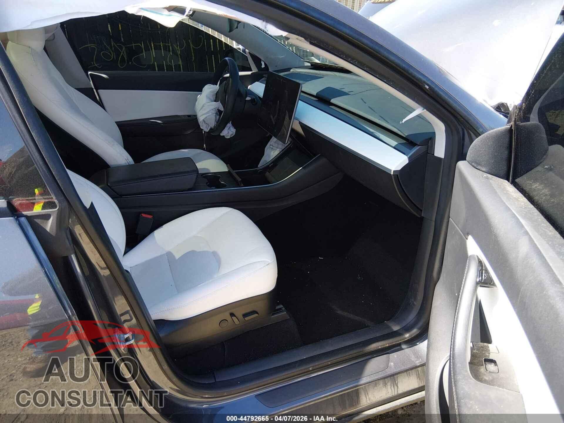 TESLA MODEL Y 2020 - 5YJYGDEF8LF046846