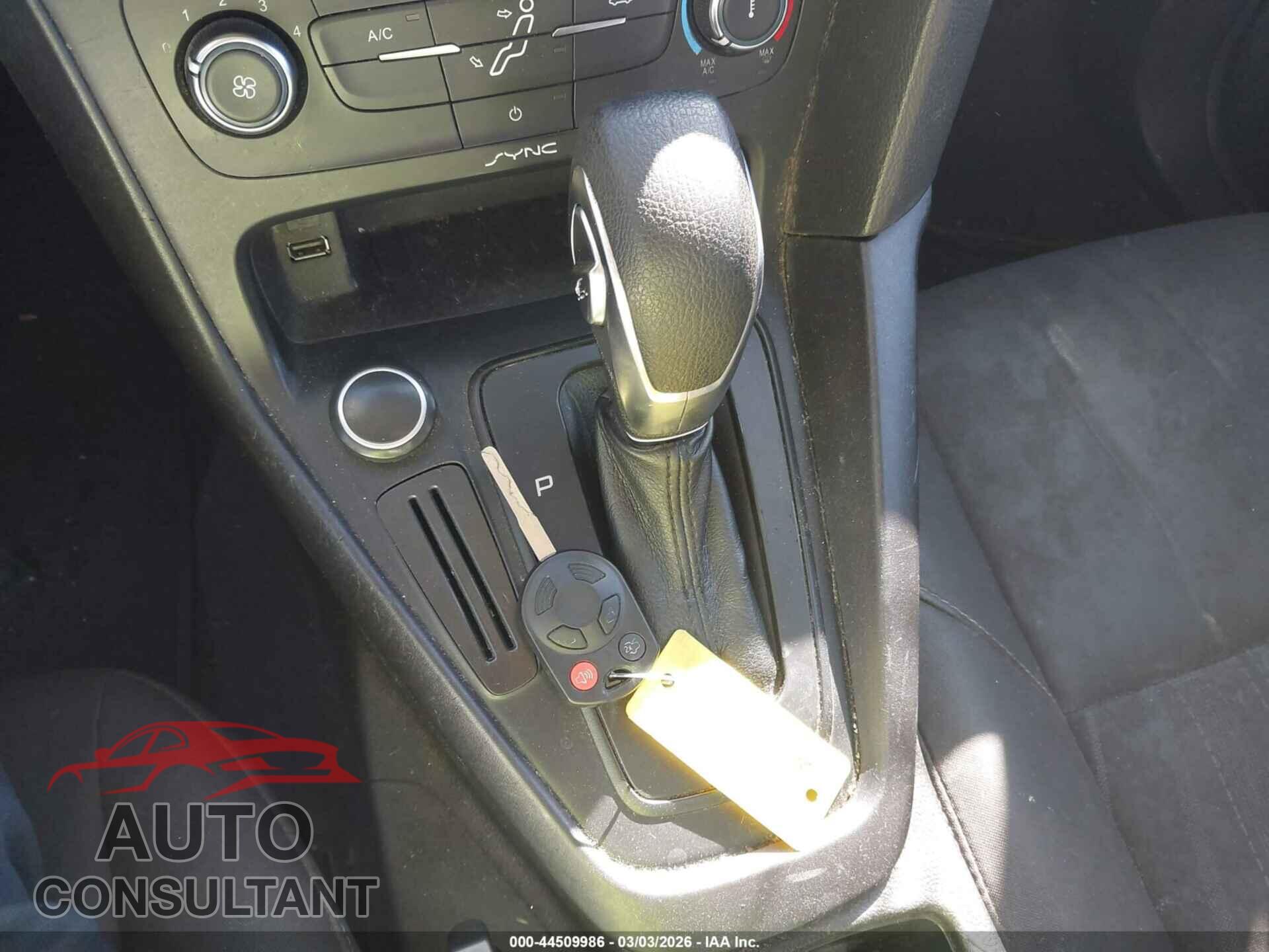 FORD FOCUS 2016 - 1FADP3E21GL369599