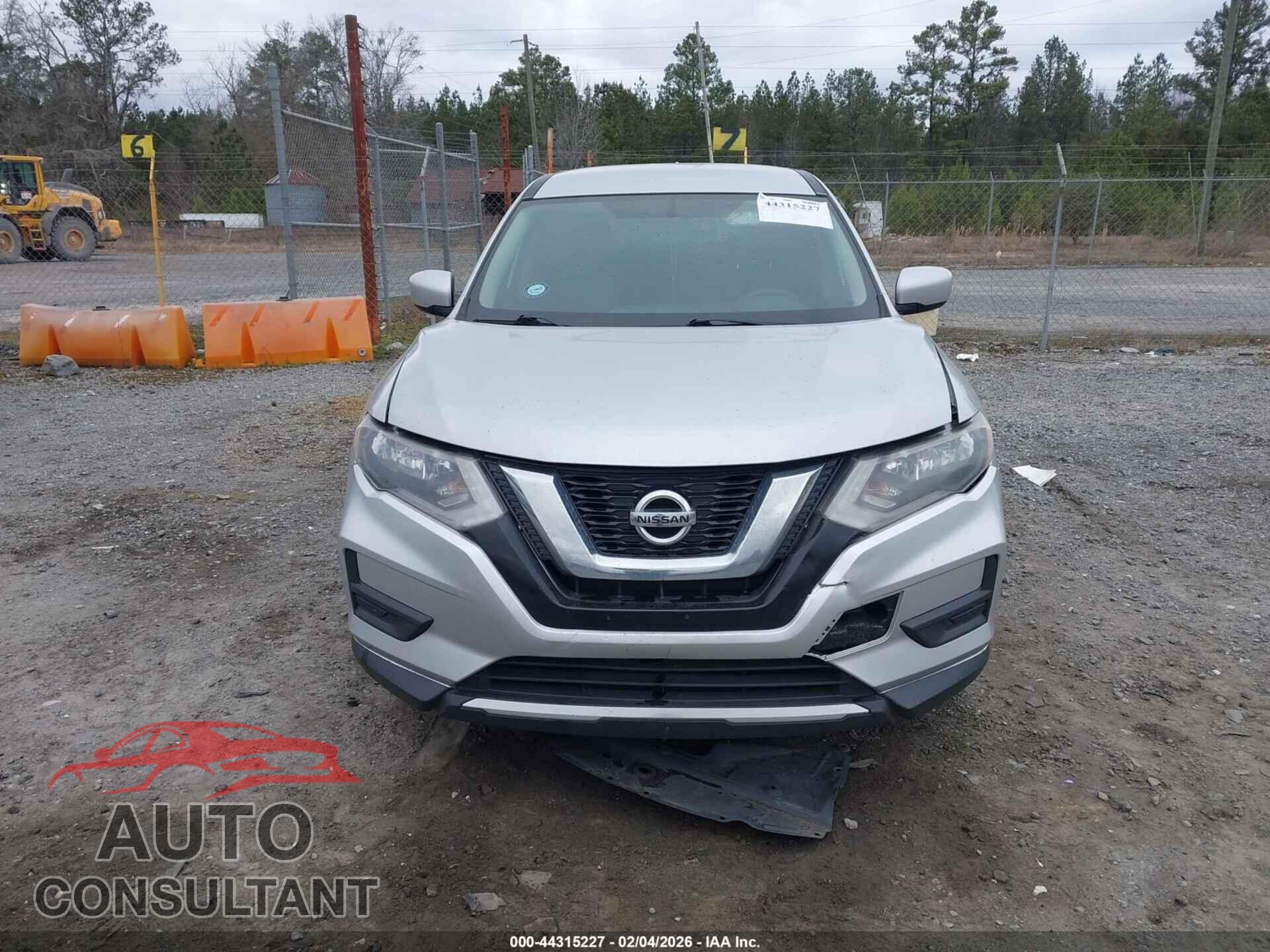 NISSAN ROGUE 2017 - KNMAT2MV2HP533760
