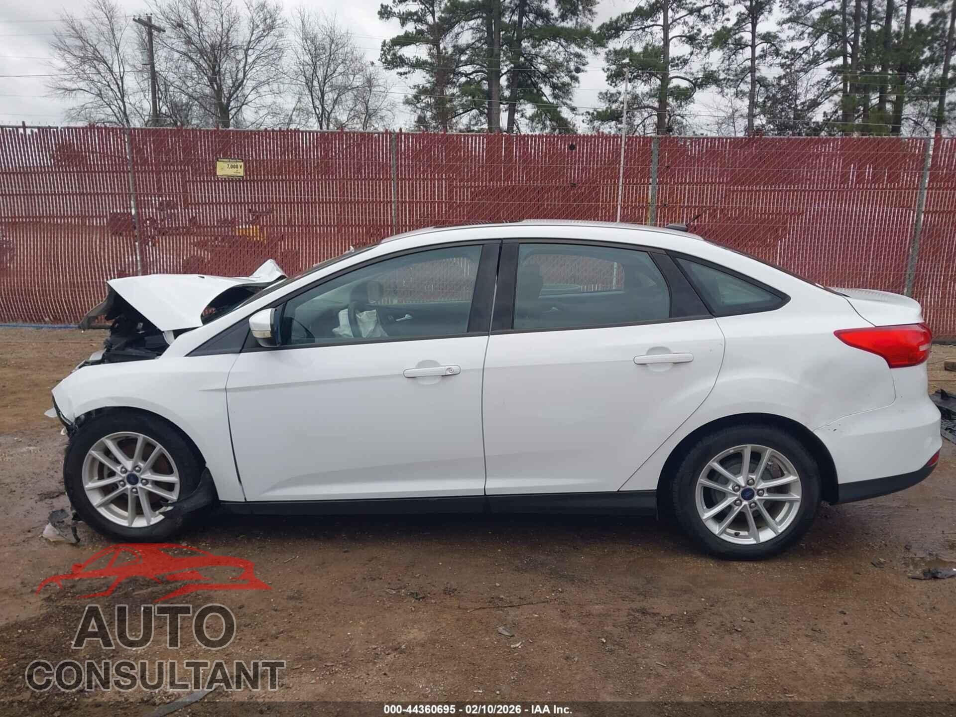 FORD FOCUS 2015 - 1FADP3F20FL207444