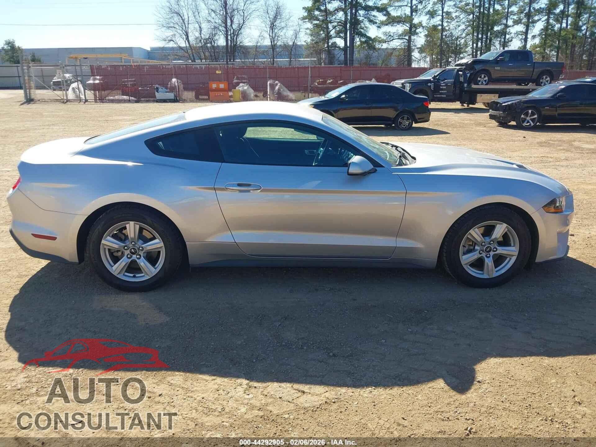 FORD MUSTANG 2018 - 1FA6P8TH5J5113975