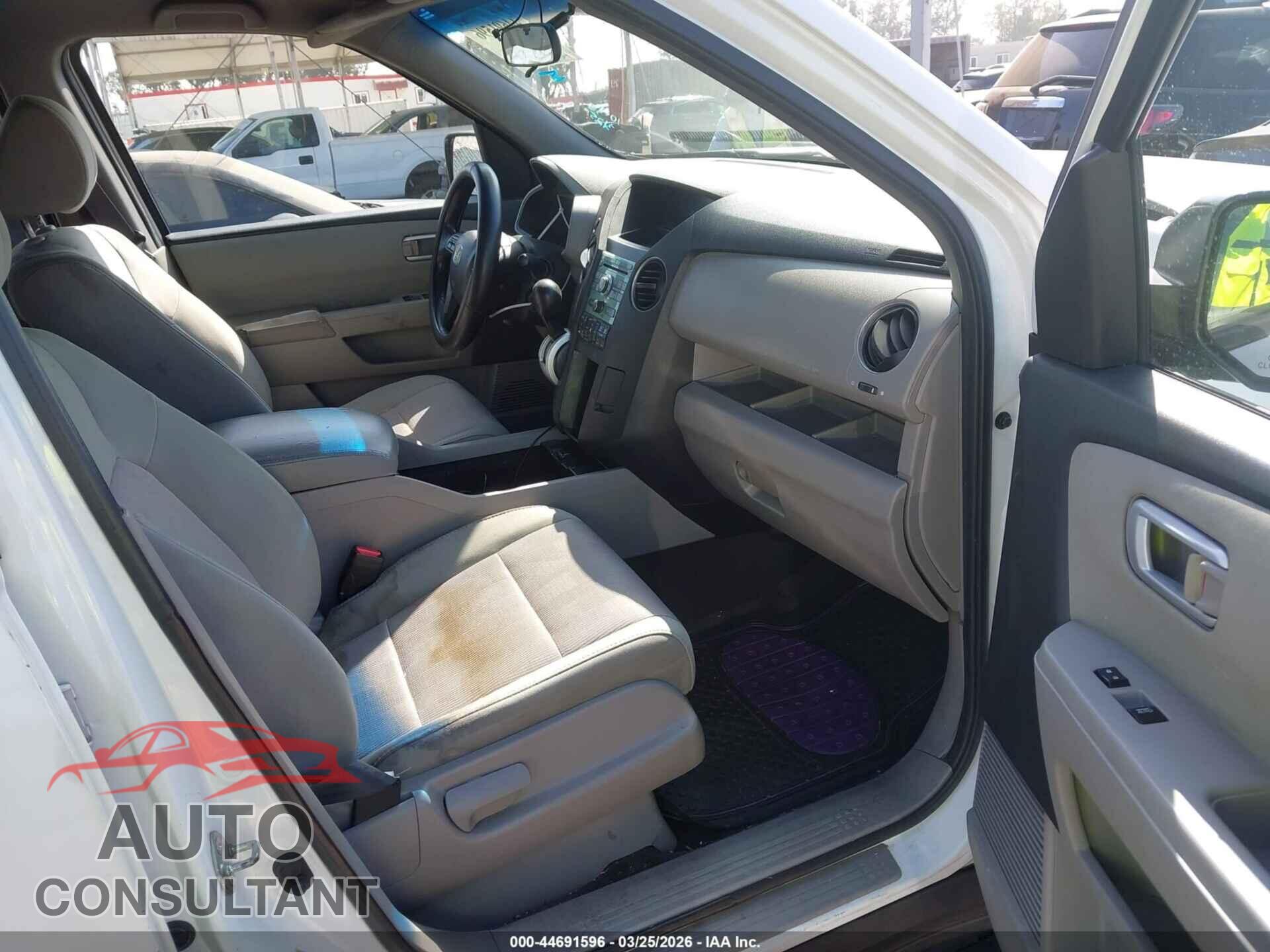 HONDA PILOT 2011 - 5FNYF3H44BB058305