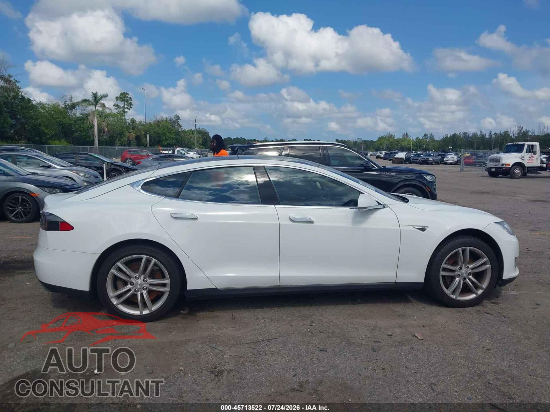 TESLA MODEL S 2013 - 5YJSA1CN8DFP26392