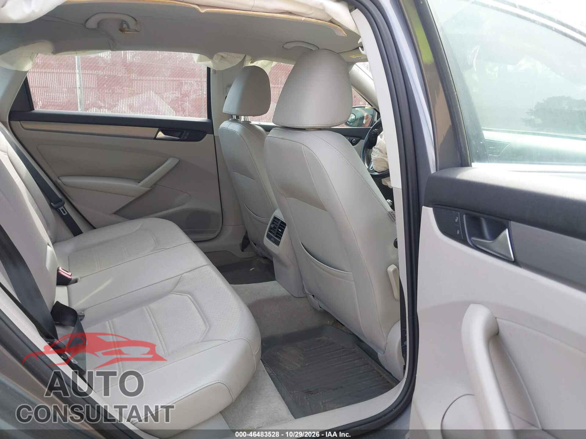VOLKSWAGEN PASSAT 2015 - 1VWBS7A34FC018171