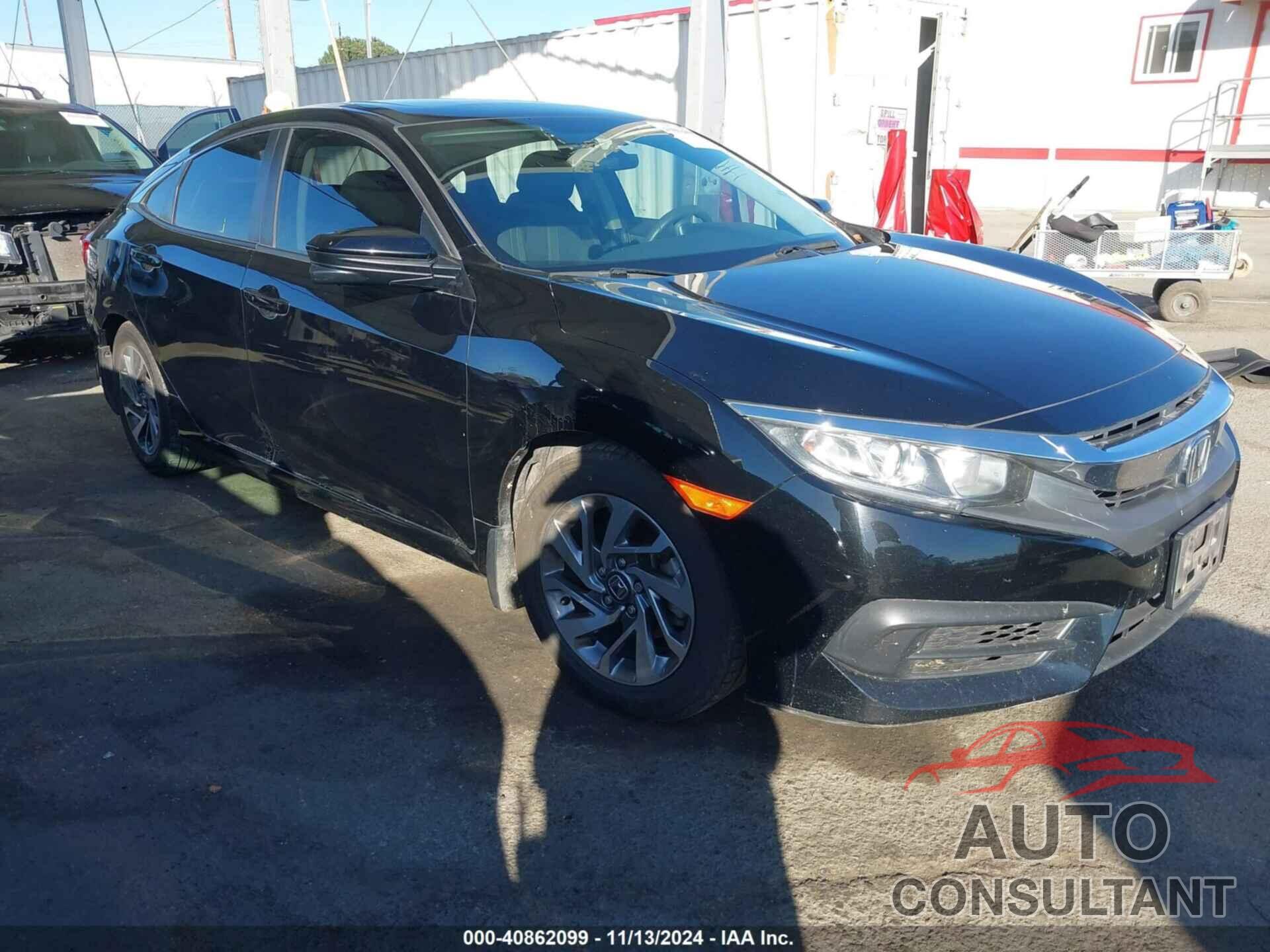 HONDA CIVIC 2018 - 2HGFC2F70JH575148