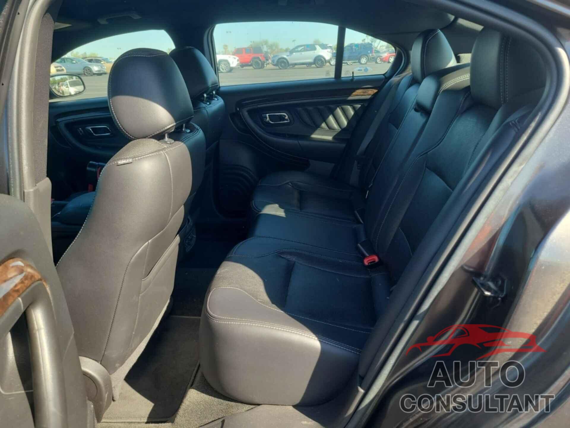 FORD TAURUS 2018 - 1FAHP2F8XJG124024