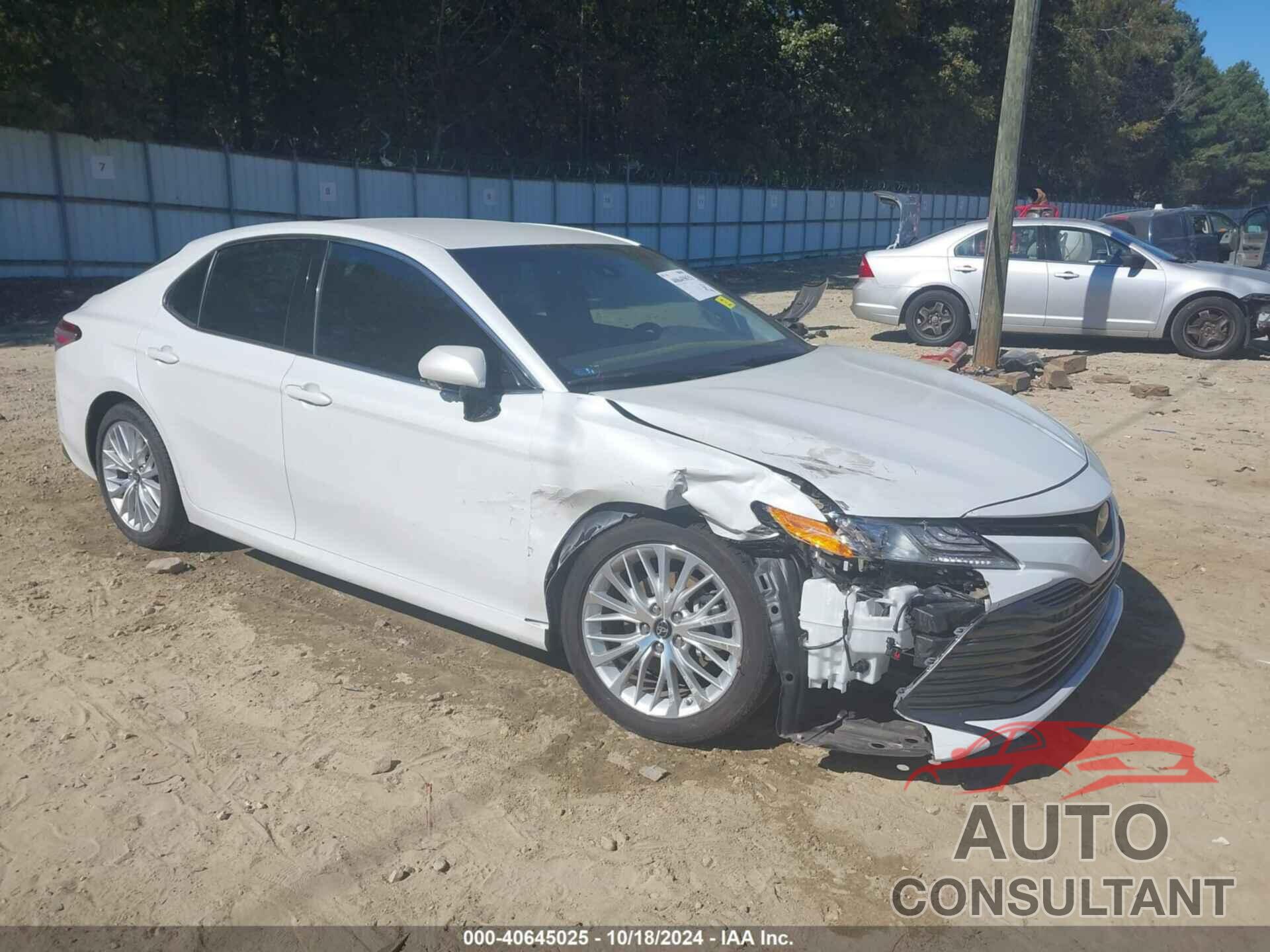 TOYOTA CAMRY 2018 - 4T1B11HK9JU109340