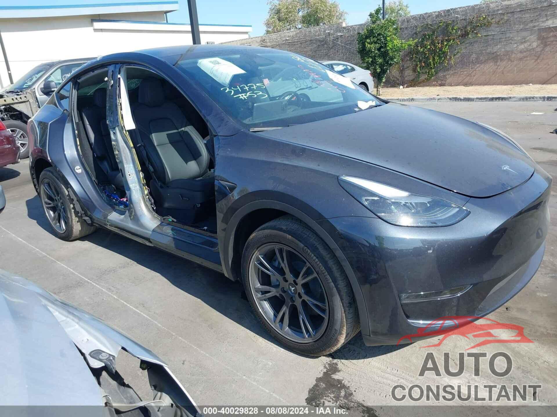 TESLA MODEL Y 2024 - 7SAYGDEE4RF104292