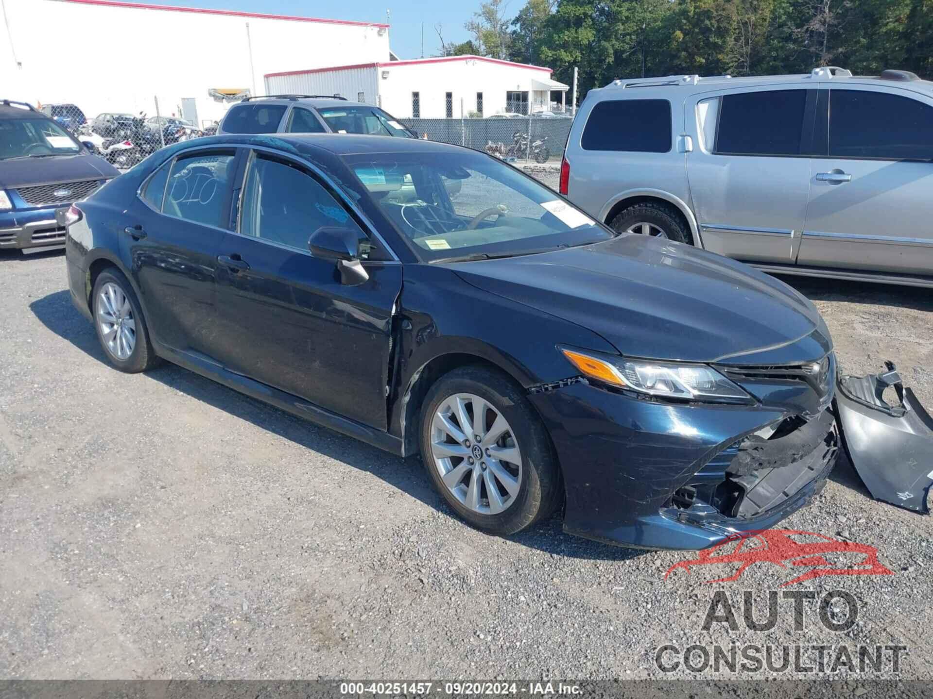 TOYOTA CAMRY 2018 - 4T1B11HK7JU577034