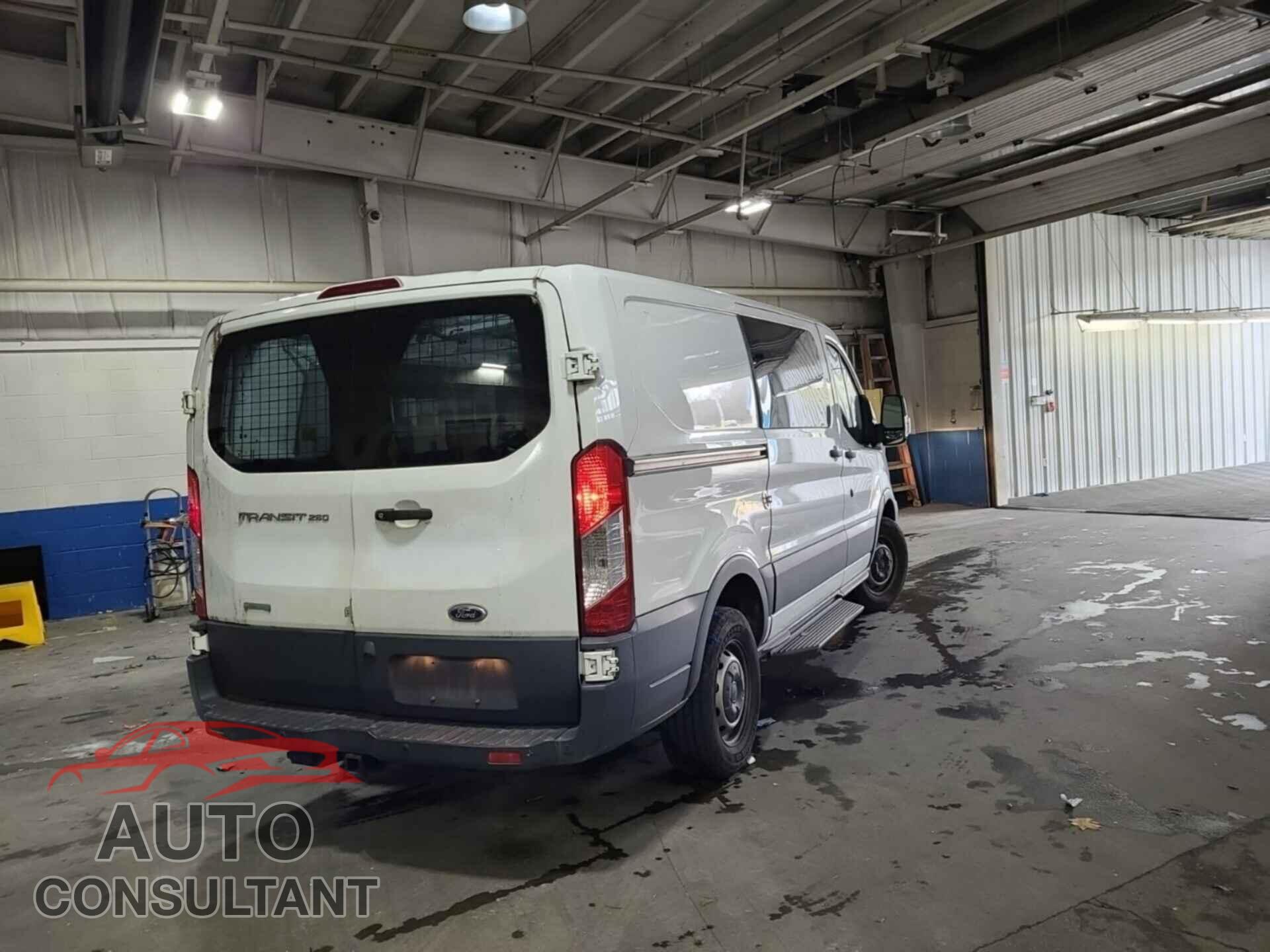 FORD TRANSIT-250 2018 - 1FTYR1YG2JKB23367