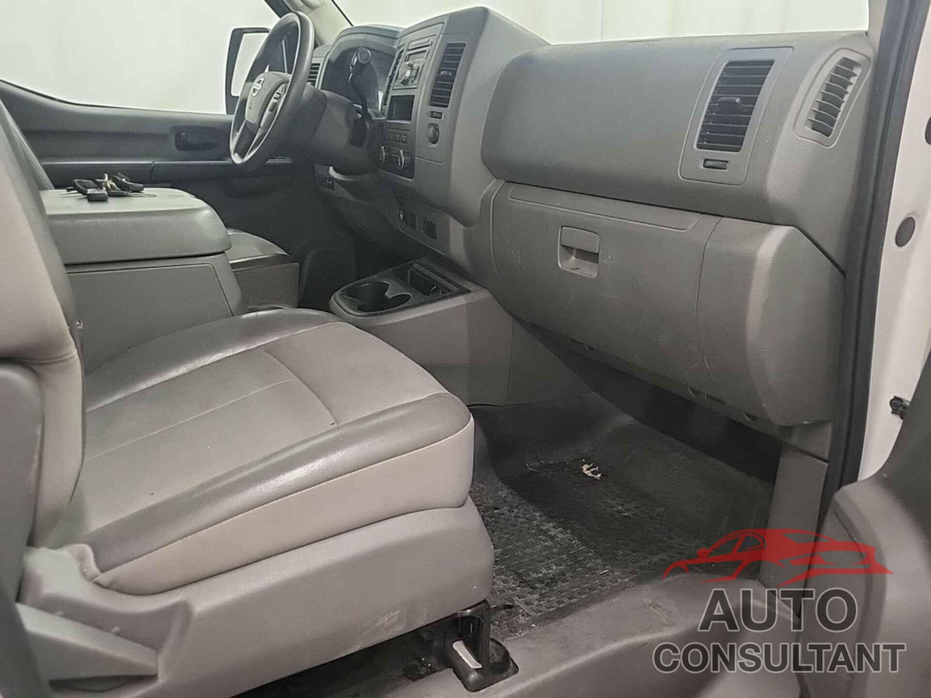 NISSAN NV 2017 - 1N6BF0KY7HN803636