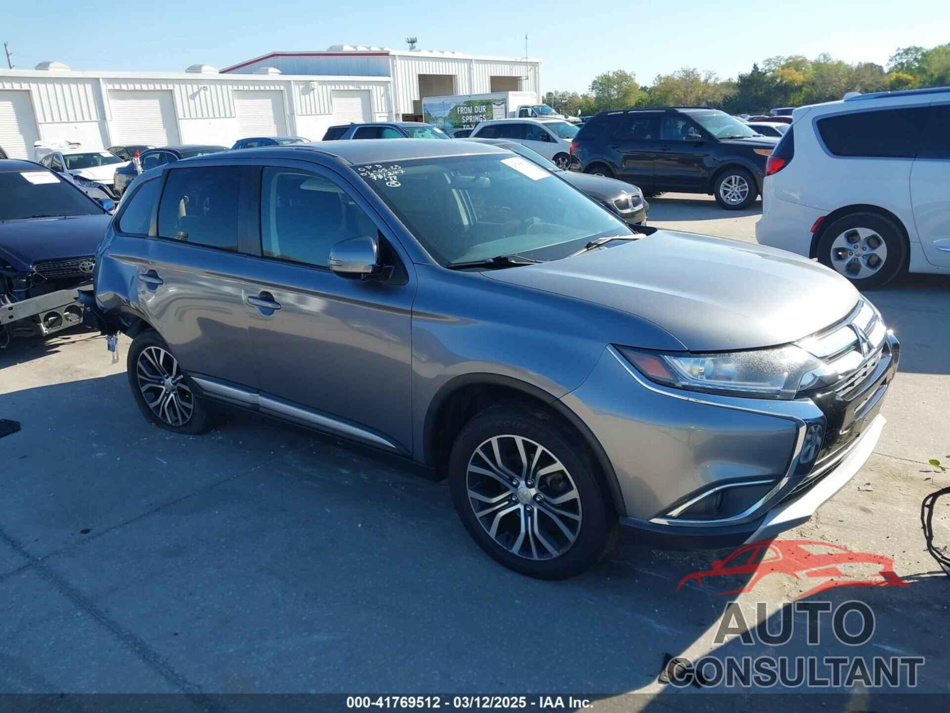 MITSUBISHI OUTLANDER 2018 - JA4AD3A32JJ001921