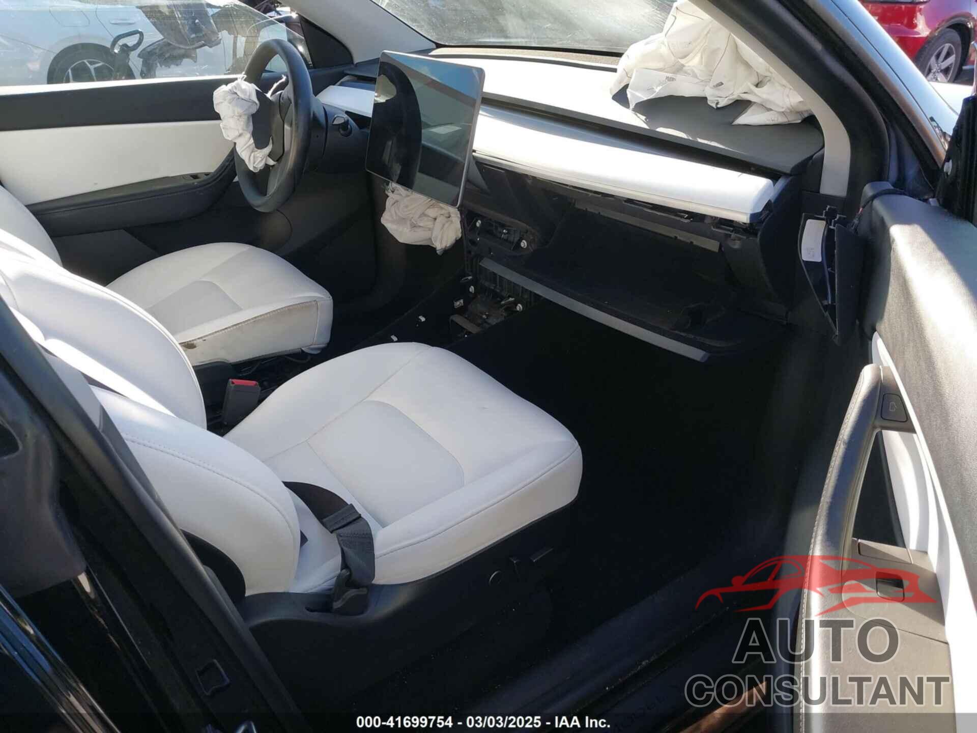 TESLA MODEL Y 2021 - 5YJYGAEE5MF158253
