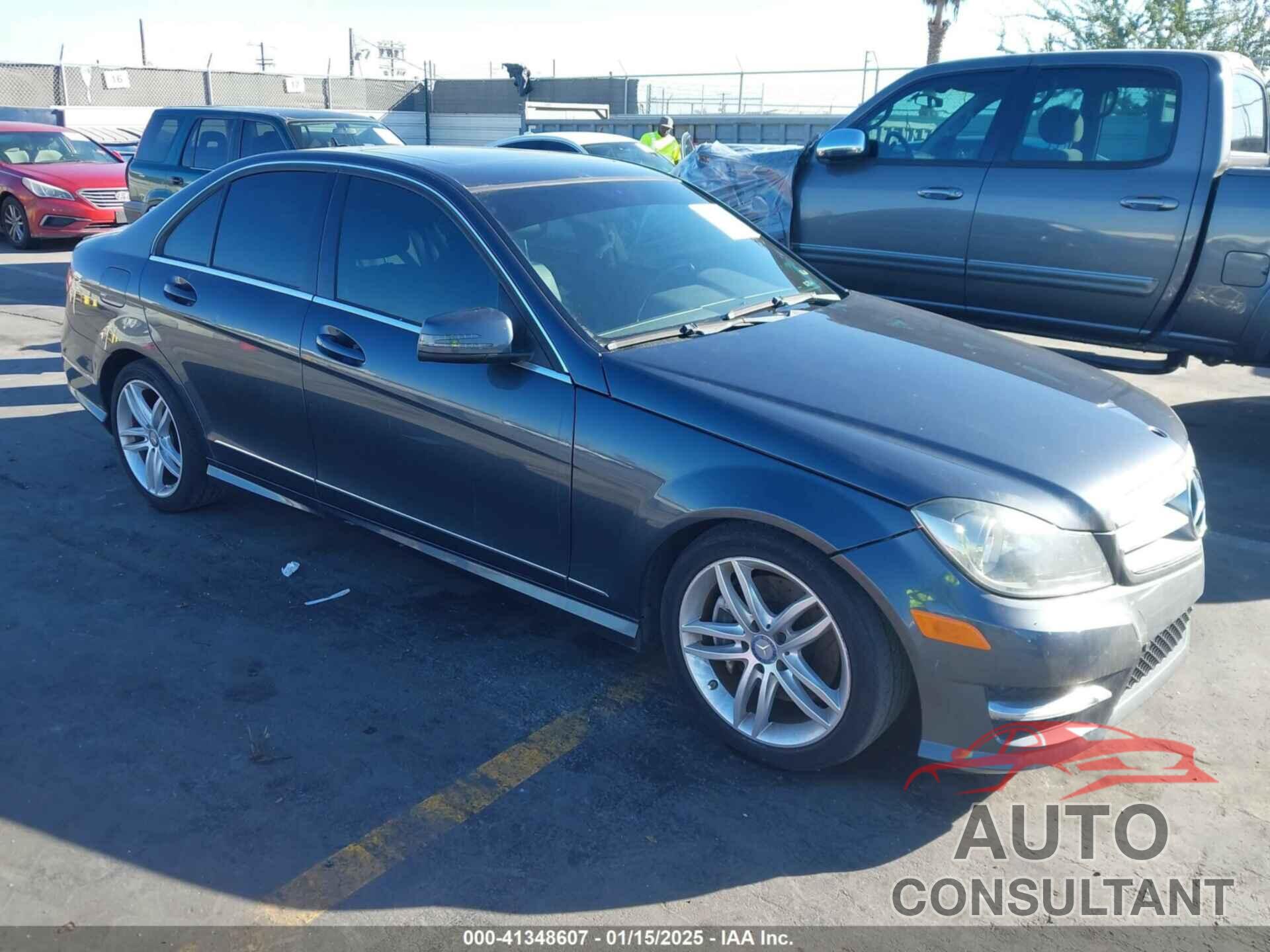MERCEDES-BENZ C 300 2013 - WDDGF8AB5DG055946
