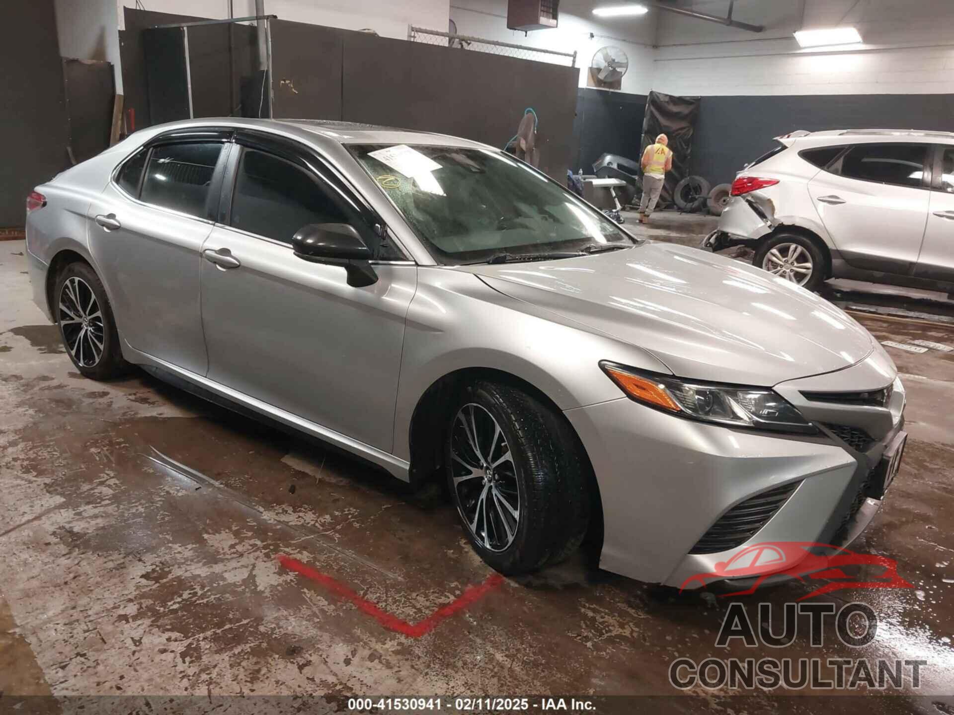 TOYOTA CAMRY 2018 - 4T1B11HKXJU549888