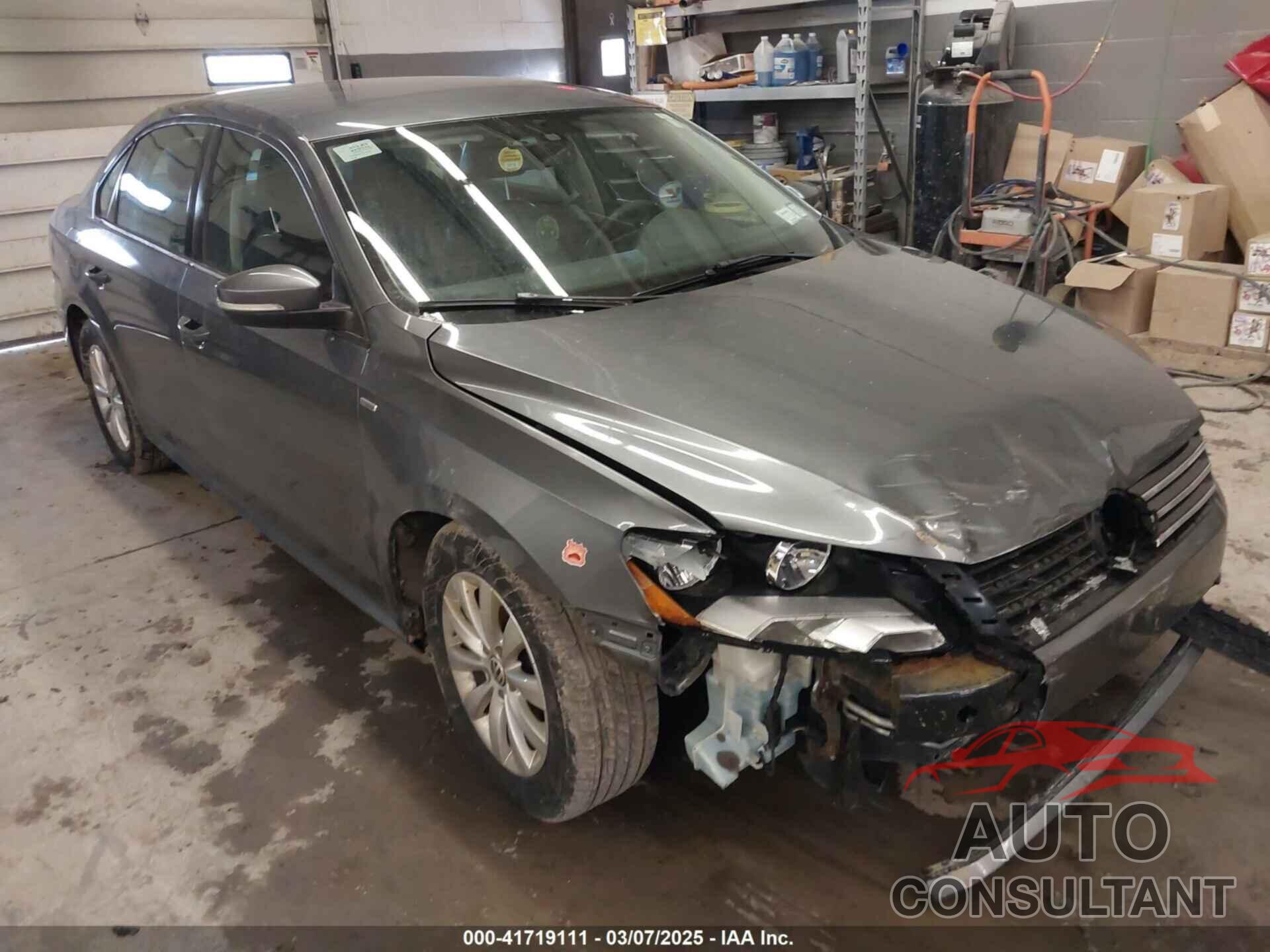VOLKSWAGEN PASSAT 2014 - 1VWAT7A31EC080098