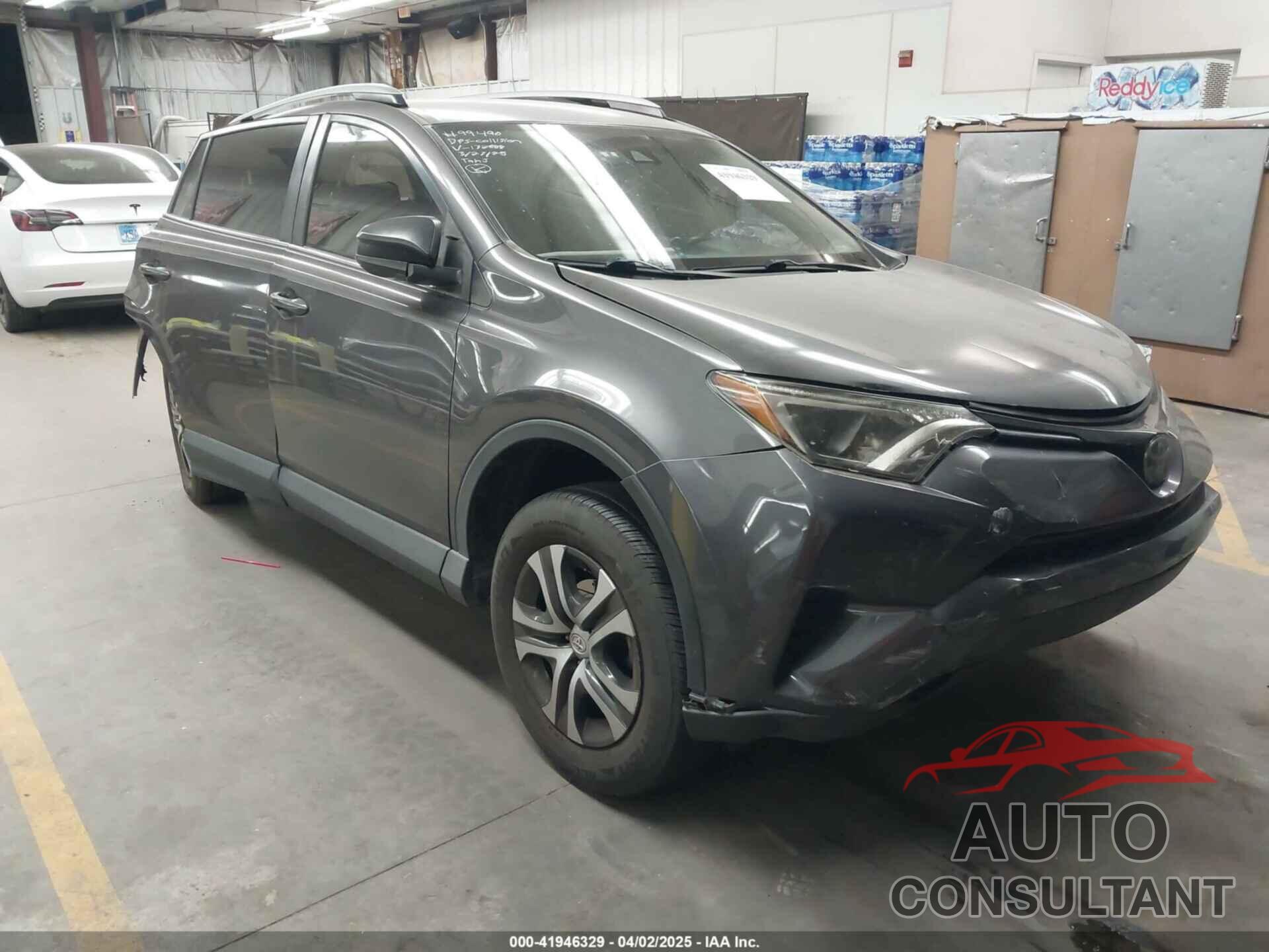 TOYOTA RAV4 2017 - JTMBFREV9HJ132888
