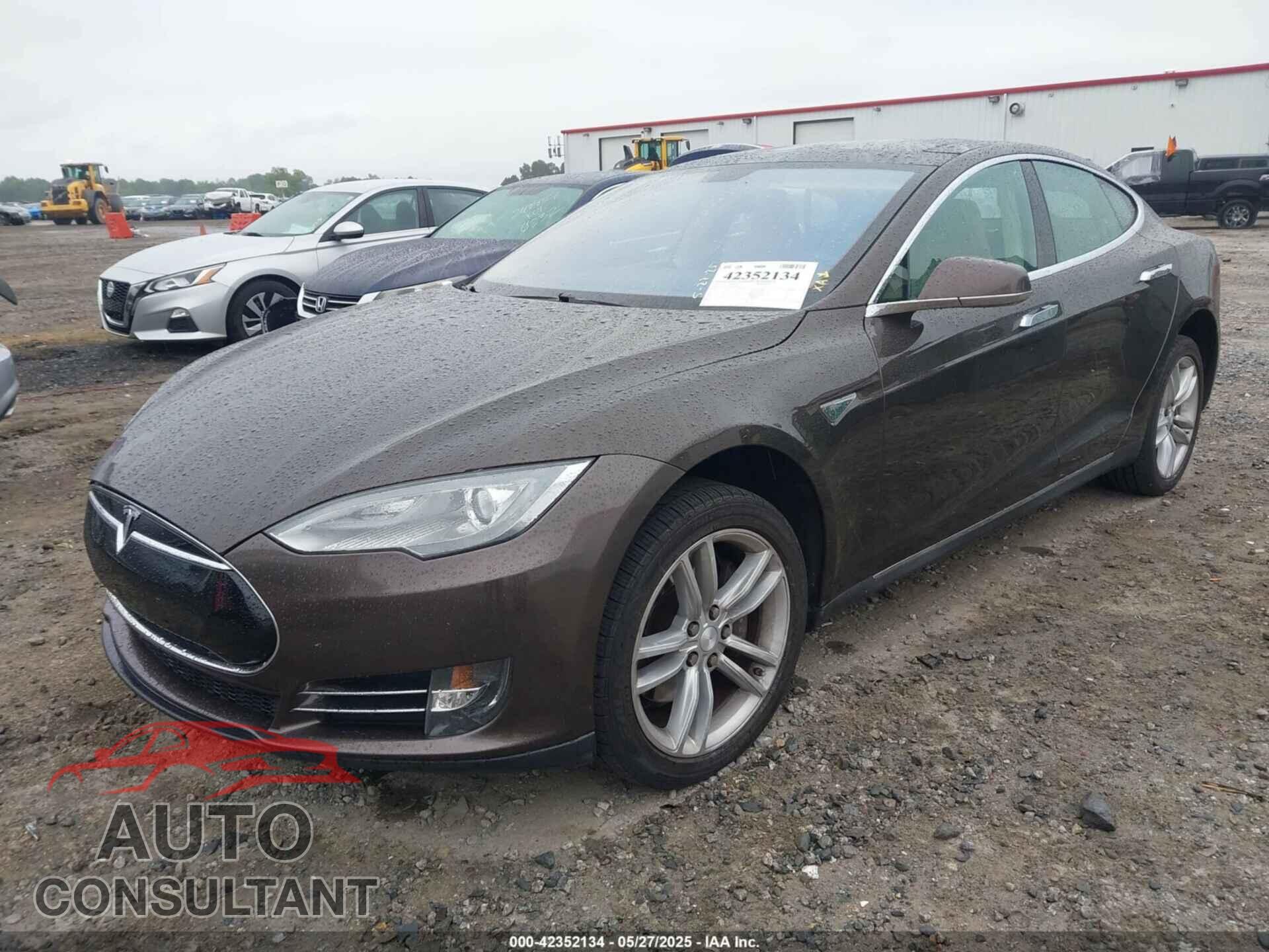 TESLA MODEL S 2013 - 5YJSA1CG0DFP14013