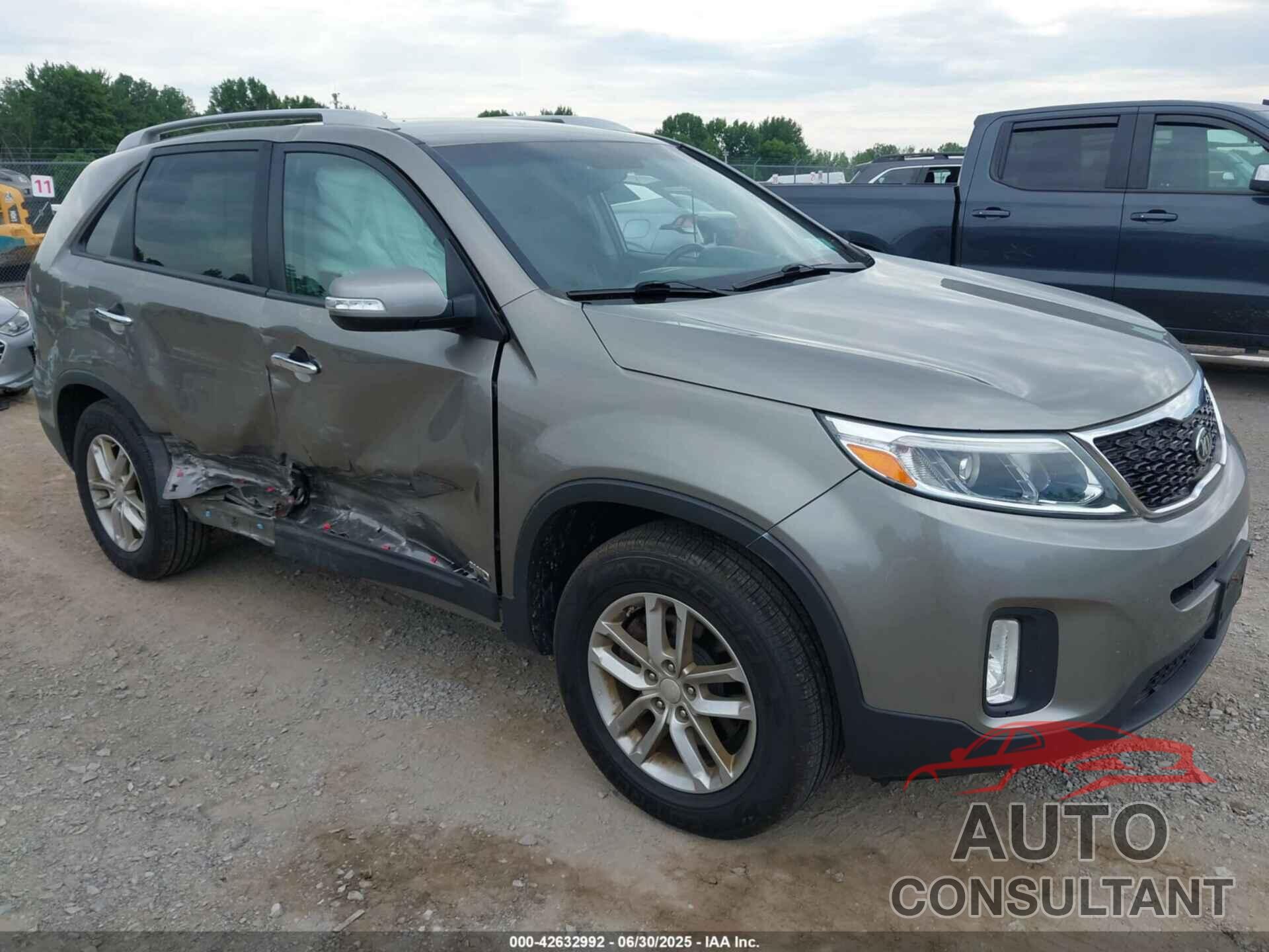 KIA SORENTO 2015 - 5XYKTCA62FG611588