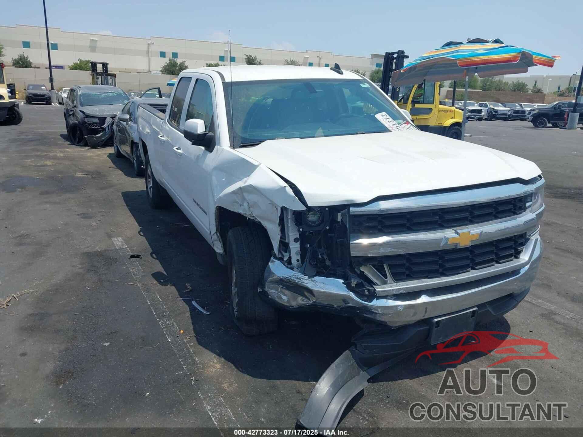 CHEVROLET SILVERADO 1500 2018 - 1GCRCREC4JZ149885