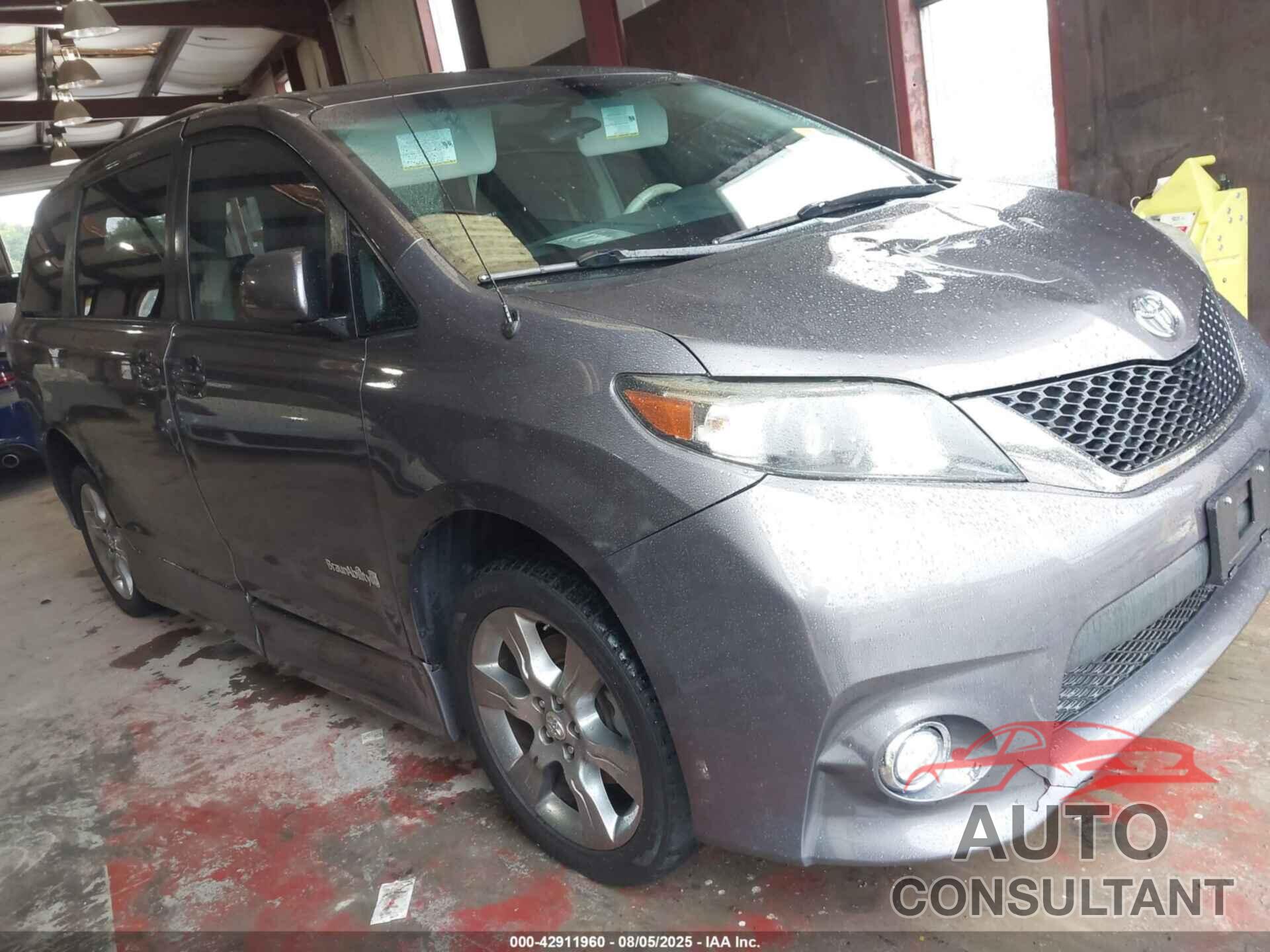 TOYOTA SIENNA 2011 - 5TDXK3DC0BS032171