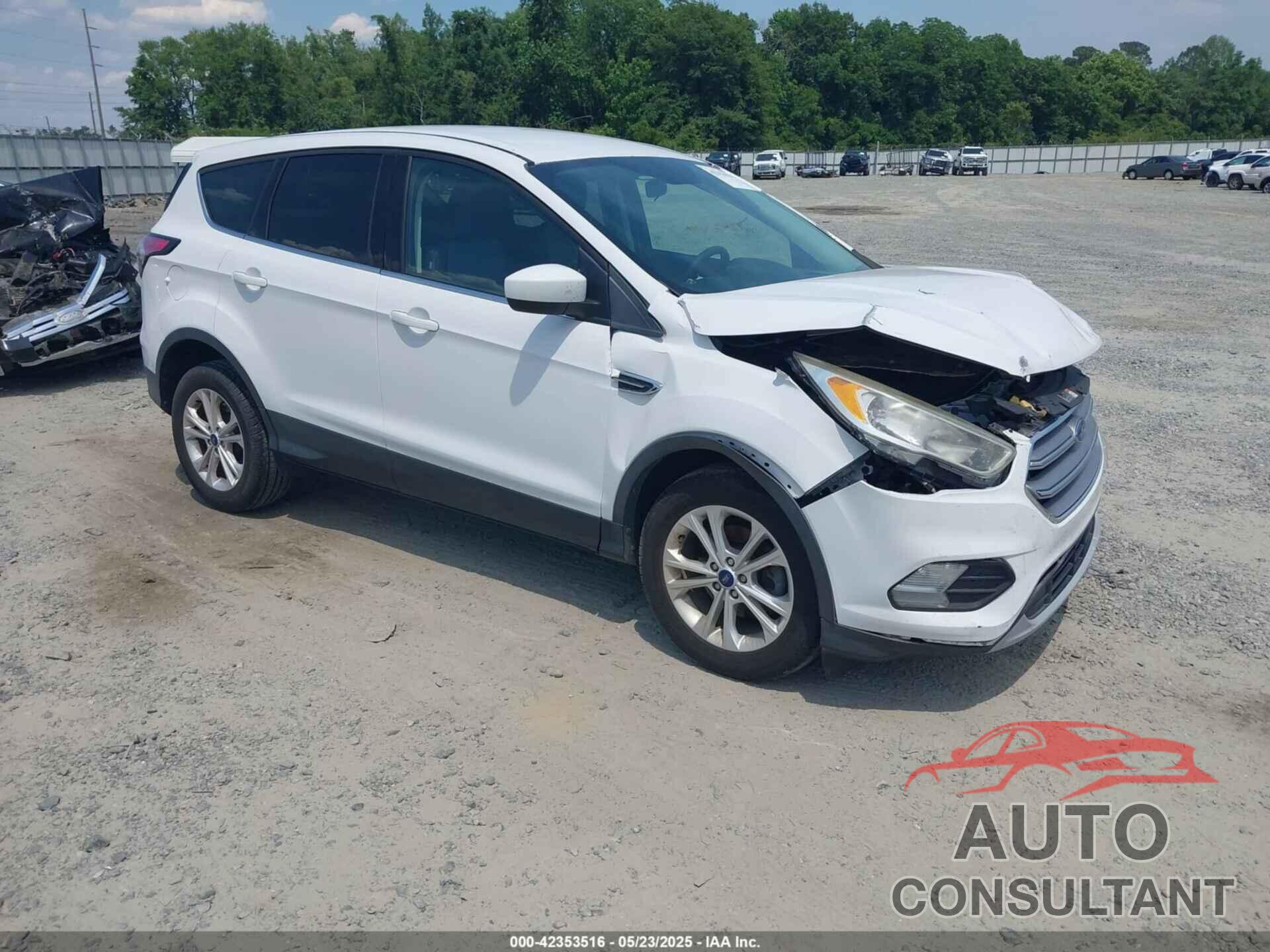 FORD ESCAPE 2017 - 1FMCU0GD8HUE77236