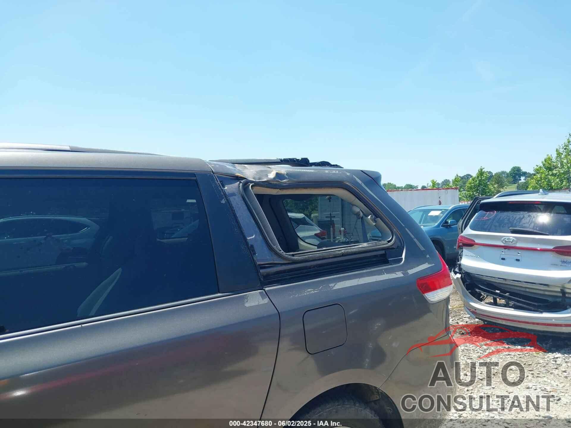 TOYOTA SIENNA 2011 - 5TDKK3DC9BS011541