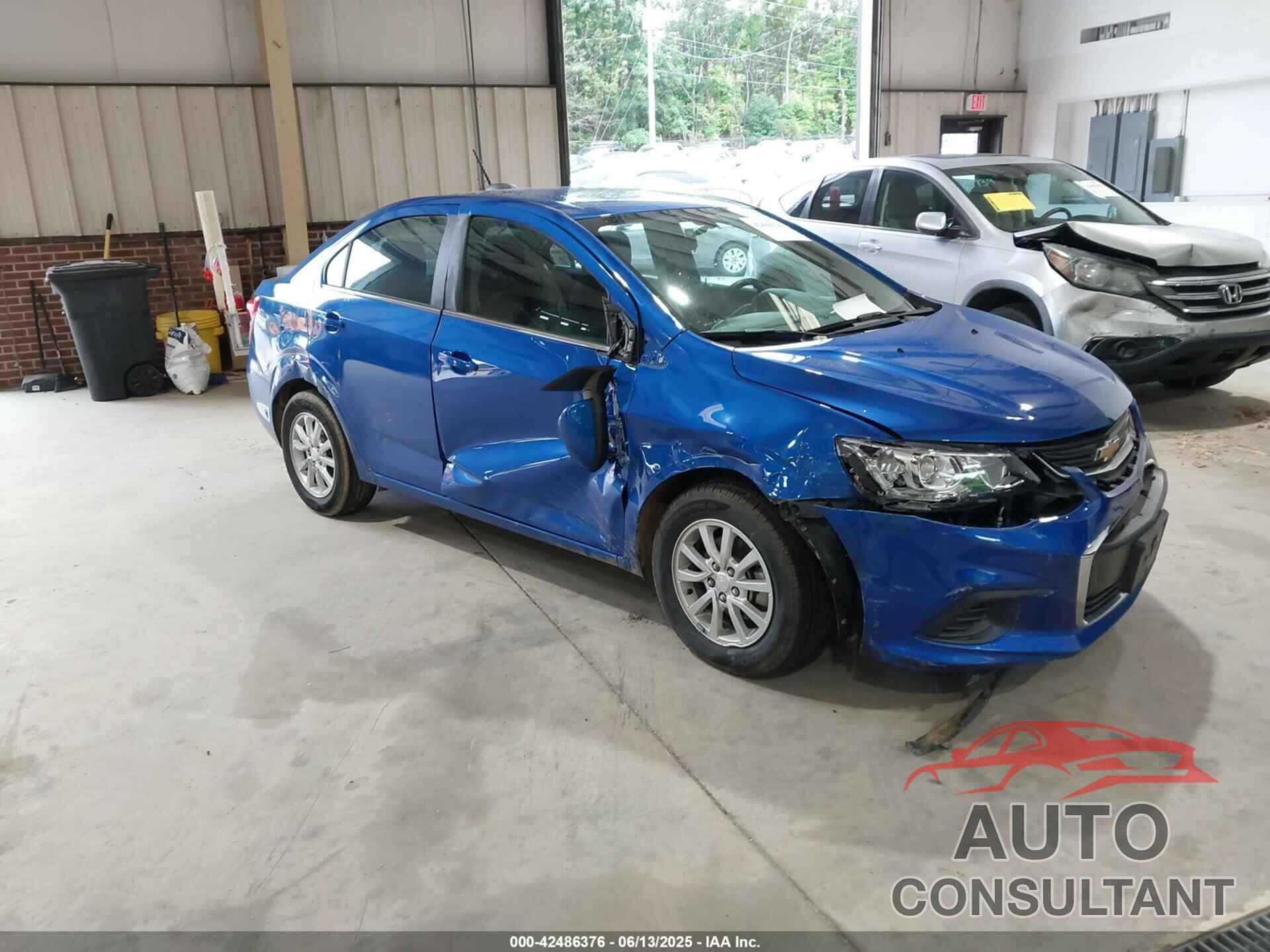 CHEVROLET SONIC 2018 - 1G1JD5SH6J4102415