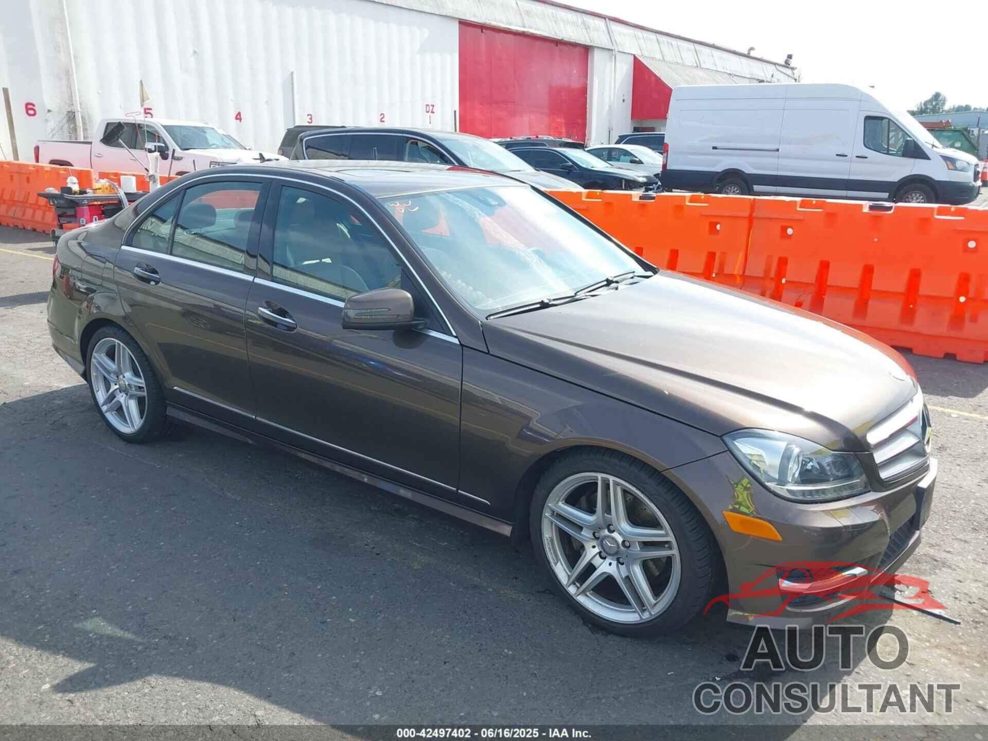 MERCEDES-BENZ C 300 2013 - WDDGF8AB4DA777654